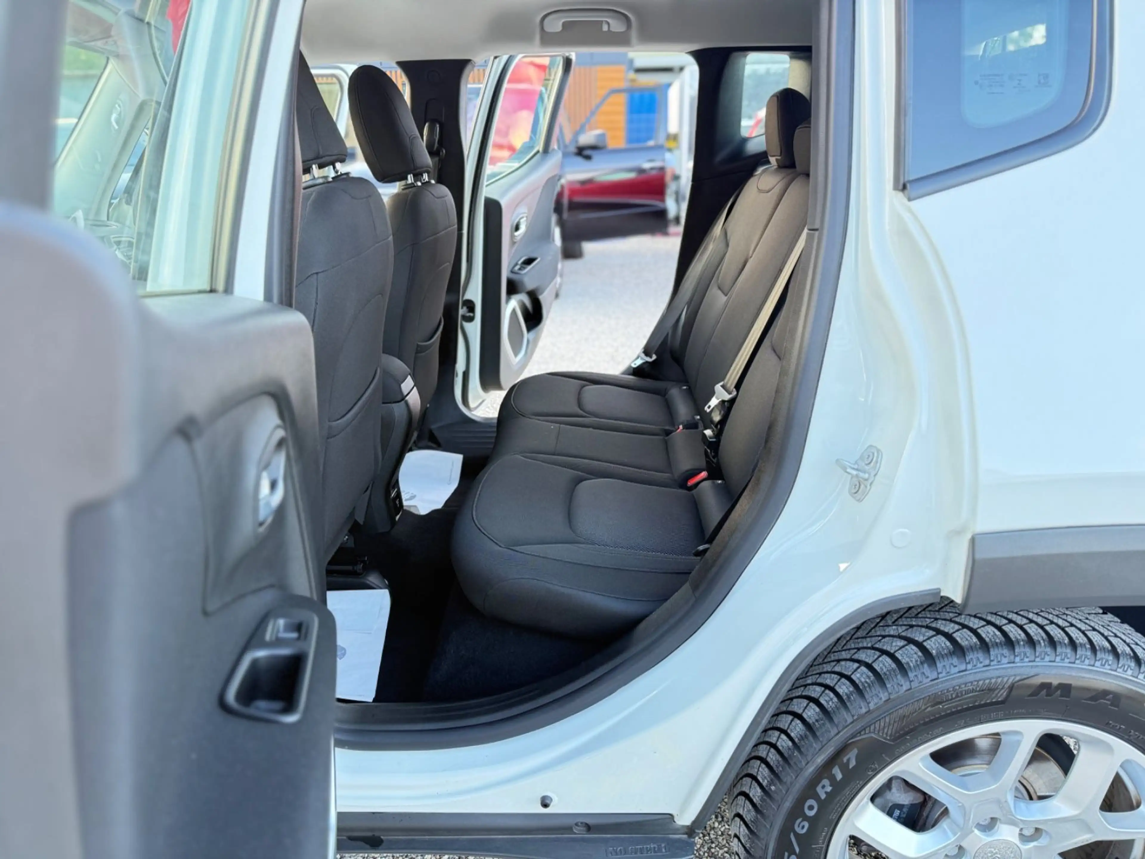 Jeep Renegade Longitude Adventure Edition FWD — photo 11