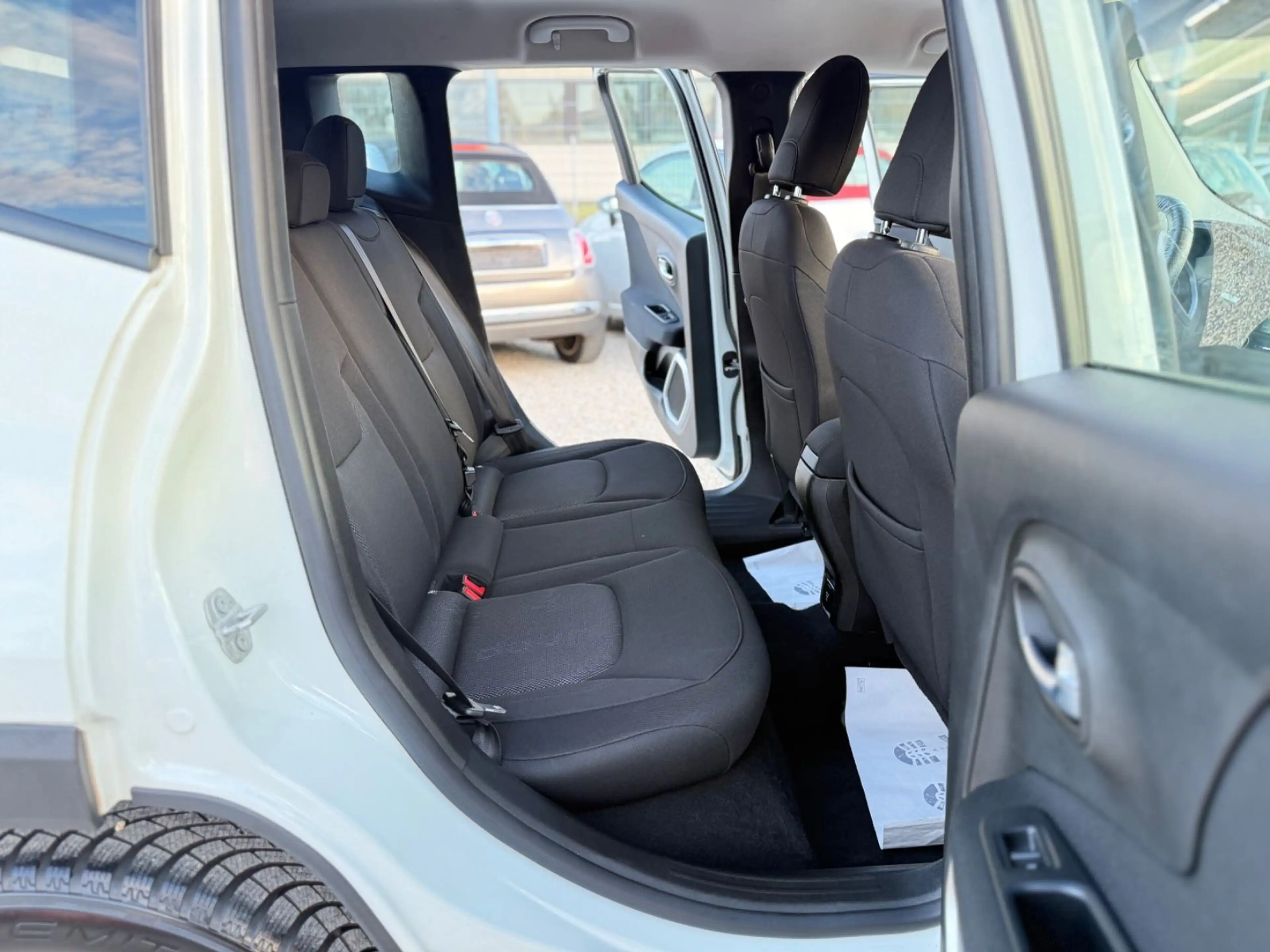 Jeep Renegade Longitude Adventure Edition FWD — photo 14
