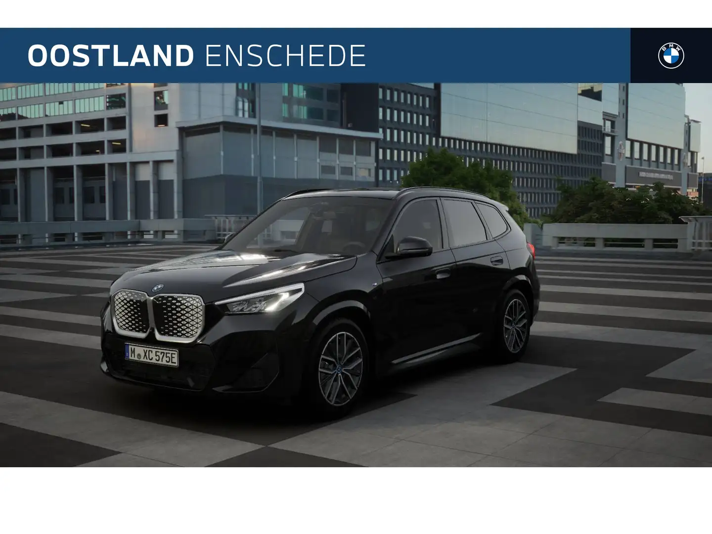 BMW iX1 eDrive20 M Sport / Panoramadak / Achteruitrijcamer Zwart - 1