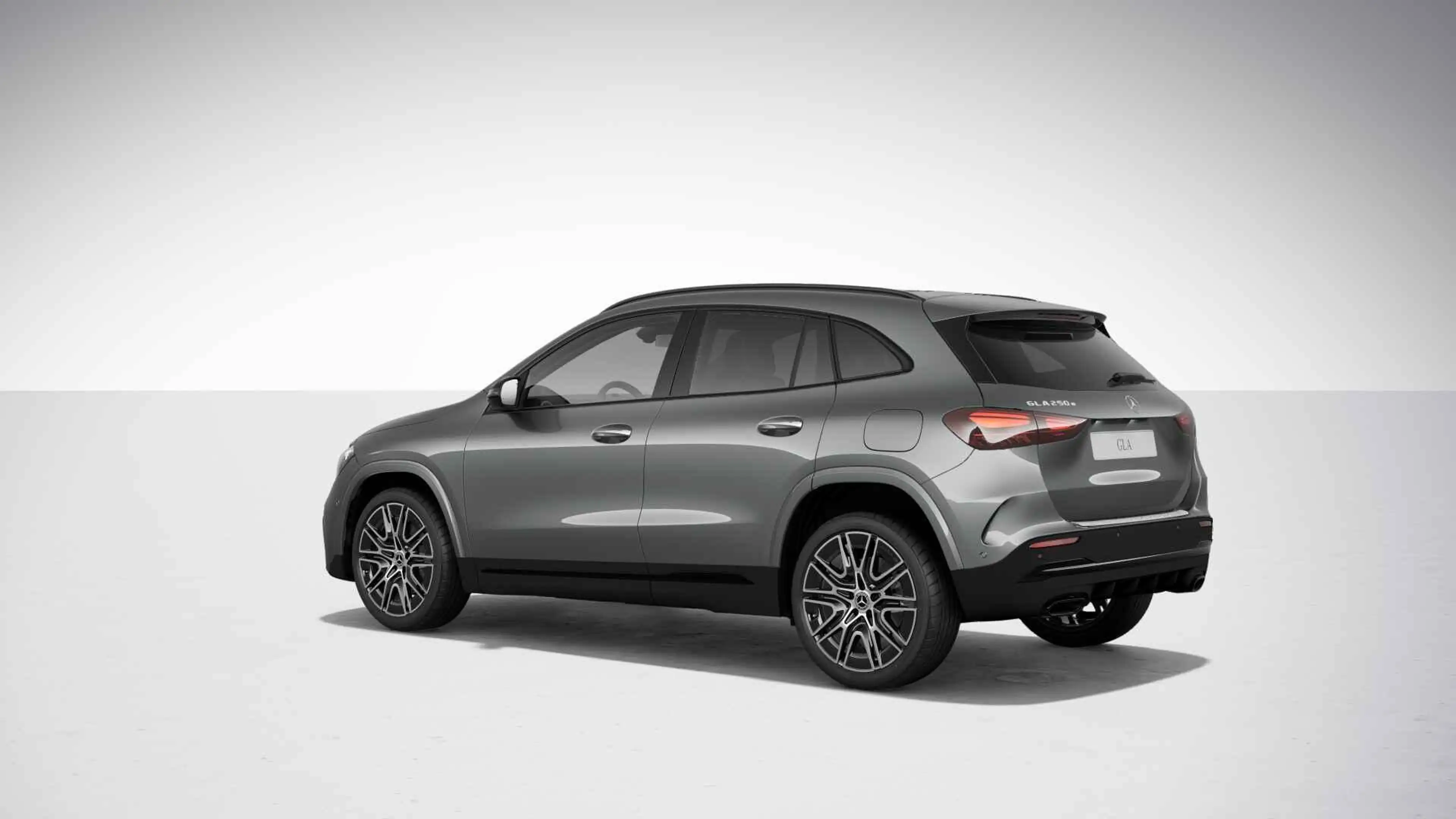 Mercedes-Benz GLA 250 250e '140 Years Edition' — photo 3