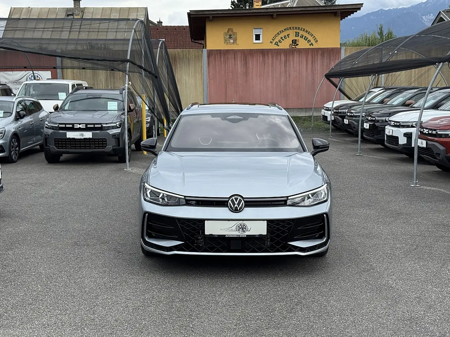 Volkswagen Passat Variant 1,5 TSI e-Hybrid Sport DSG R-Line AHK IQ-Light ... Zilver - 2