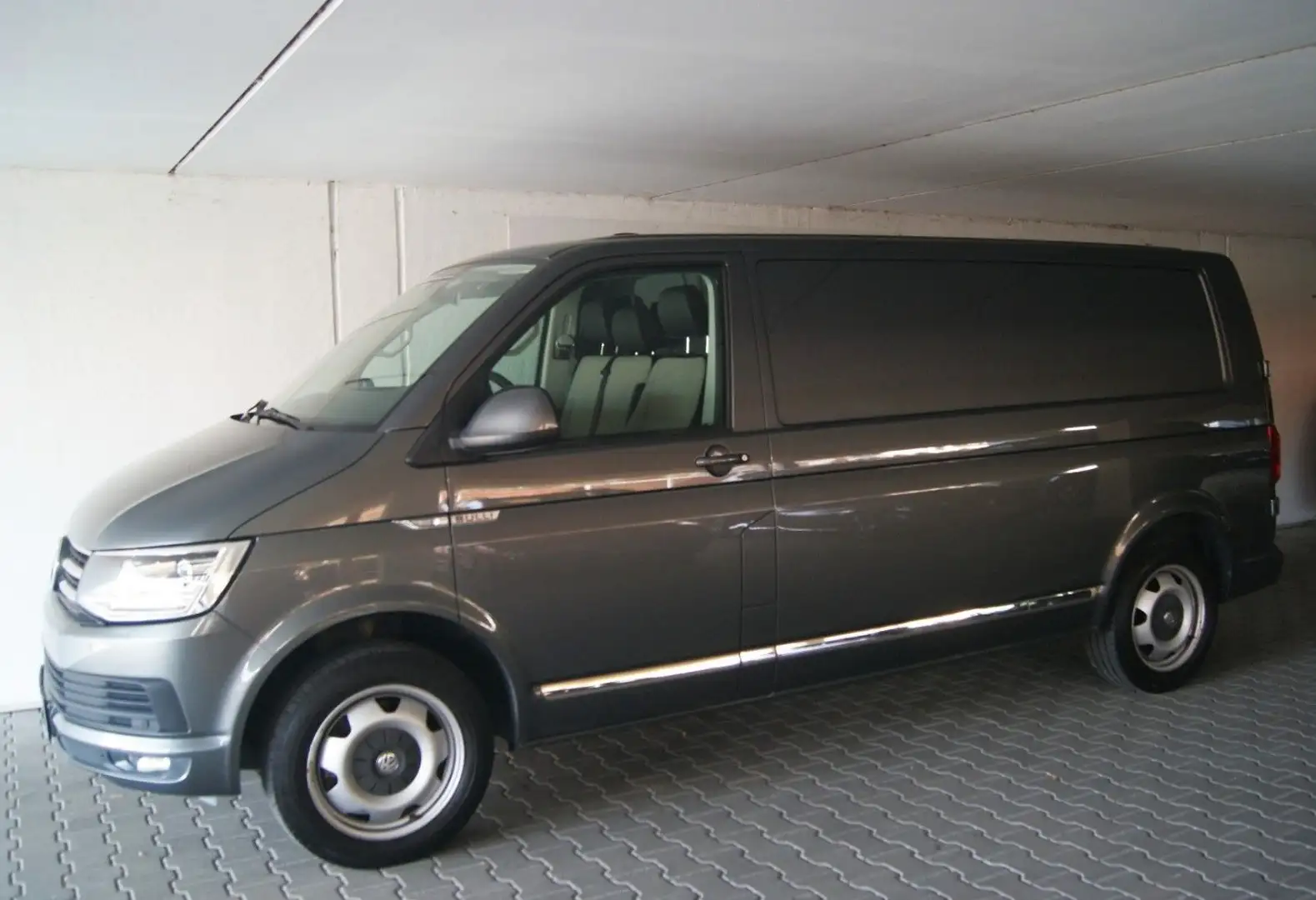 Volkswagen T6 Transporter T6 Kasten lang 4Motion, StandHeizg, SITZHEIZG Grau - 1