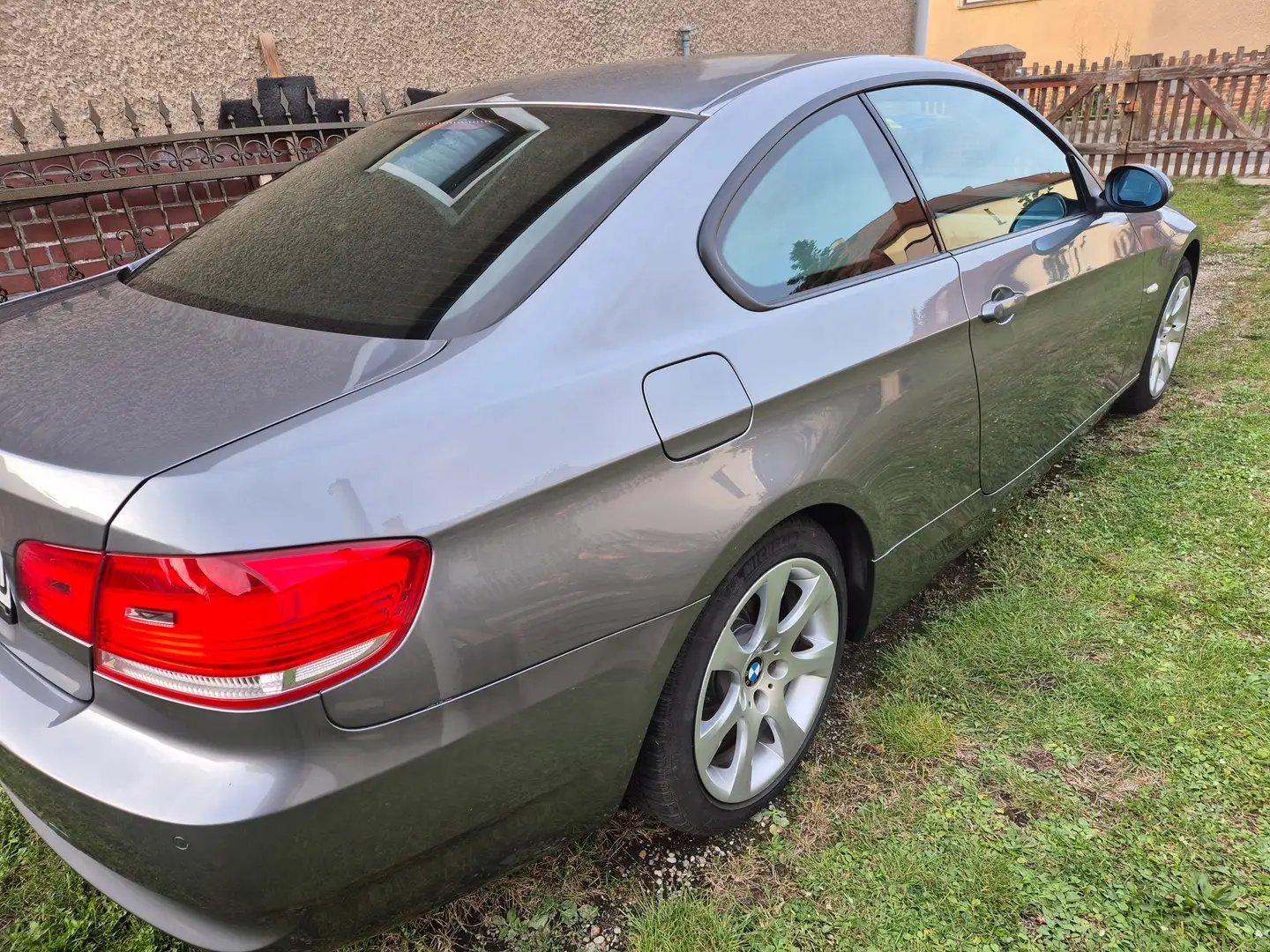 BMW 320 320i Coupe - 2