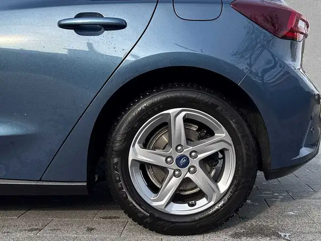 Ford Focus view 9