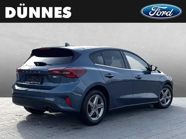 Ford Focus view 2