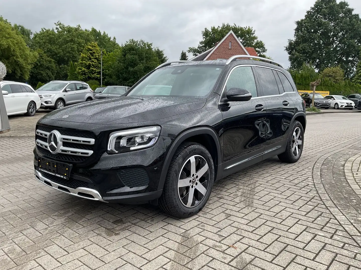 Mercedes-Benz GLB 200 d DCT,LED,AHK,el.Heckklappe,Navi Noir - 1