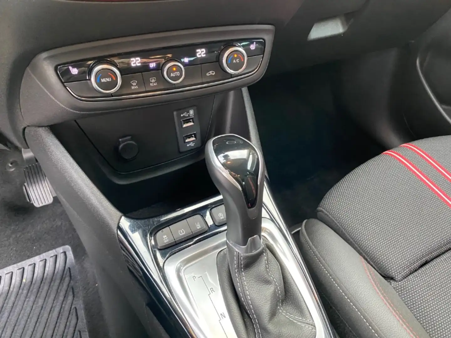 Opel Crossland GS Line 1.2 Turbo AT EU6d Navi LED Apple CarPlay M Schwarz - 2