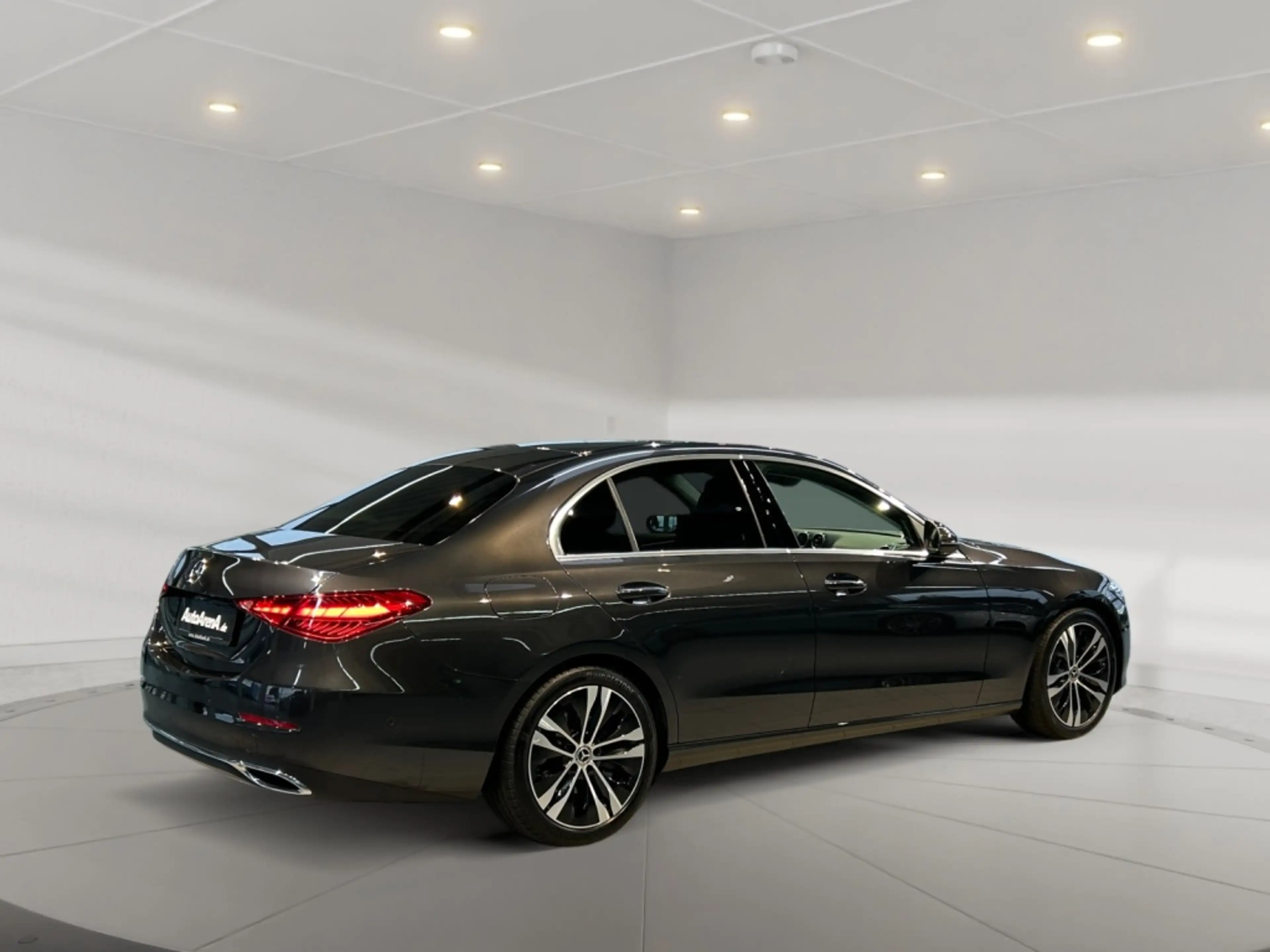 Mercedes-Benz C 200 d Avantgarde Avantgarde+MBUX+Wide+Cam+LED — photo 4