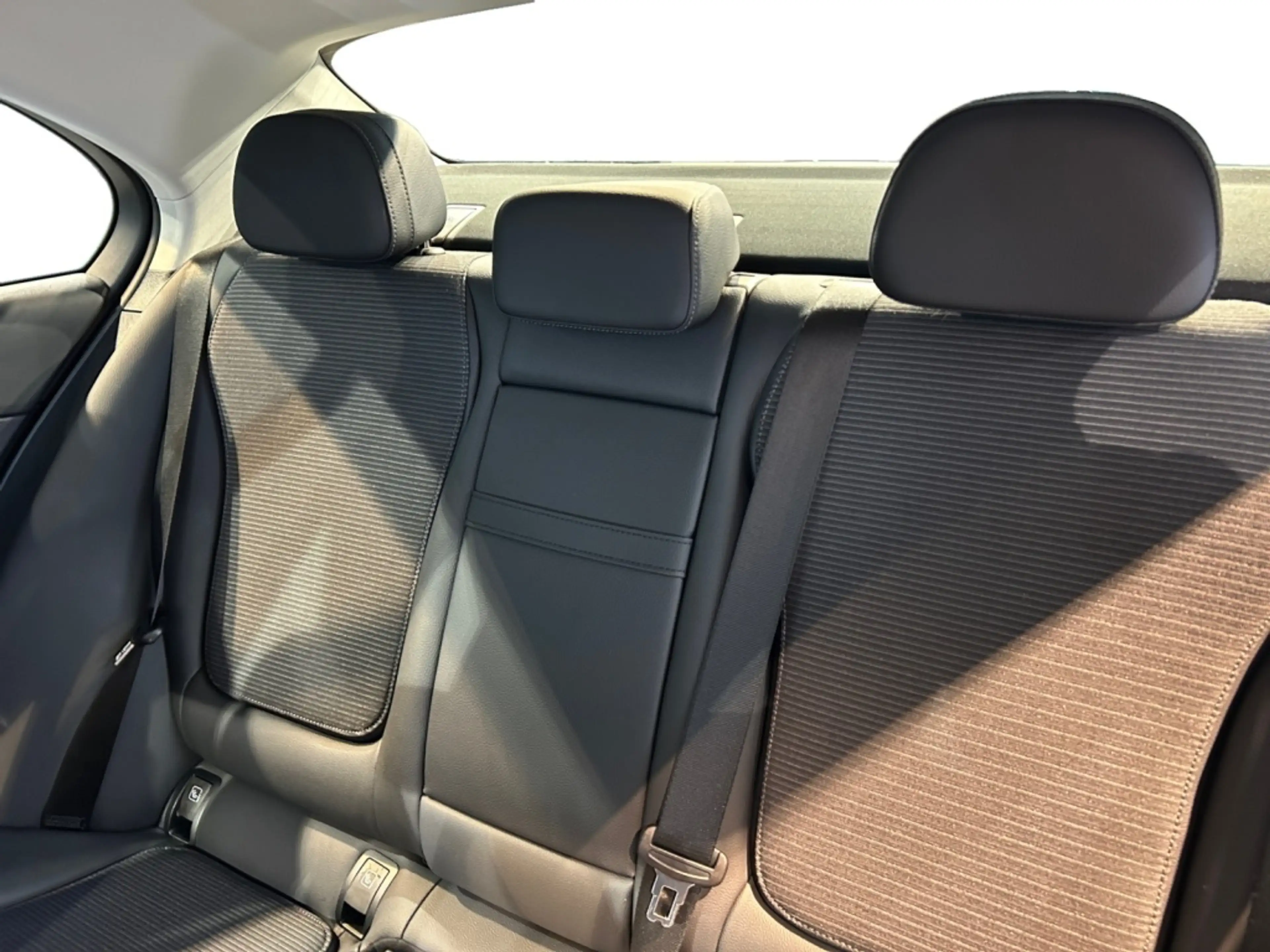 Mercedes-Benz C 200 d Avantgarde Avantgarde+MBUX+Wide+Cam+LED — photo 11