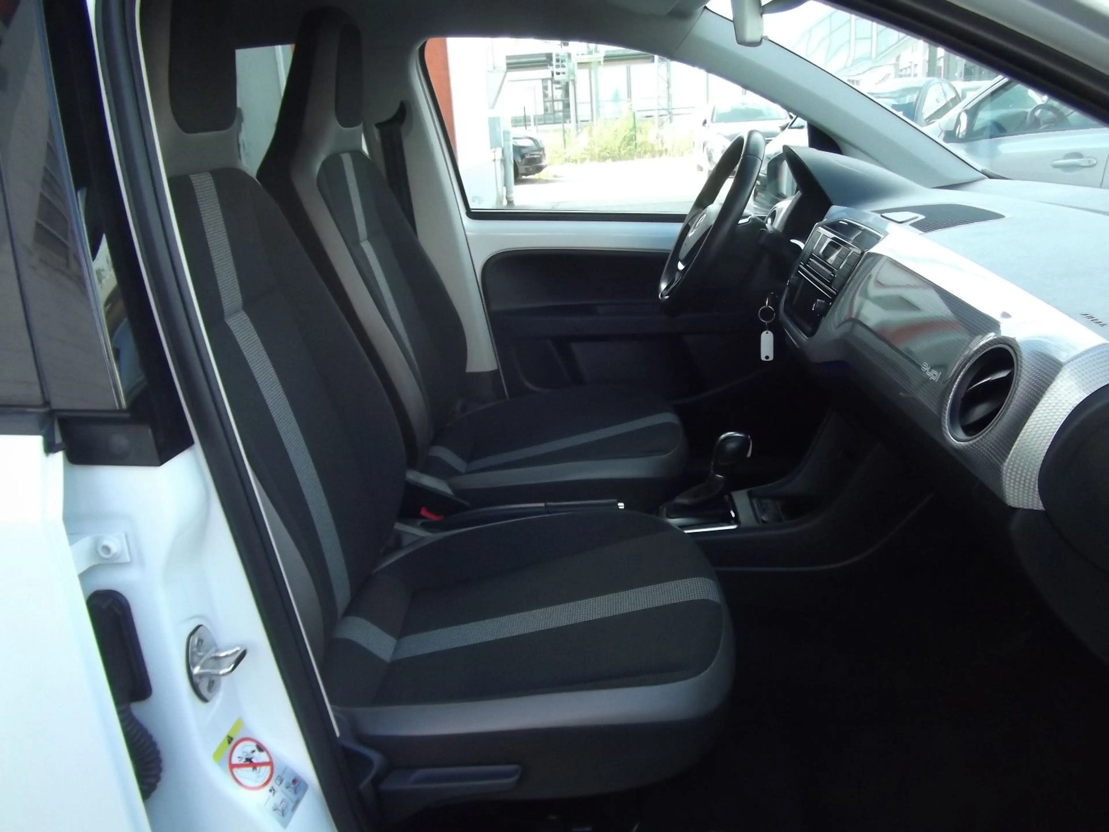 Volkswagen up! e-up! Automatik — photo 13