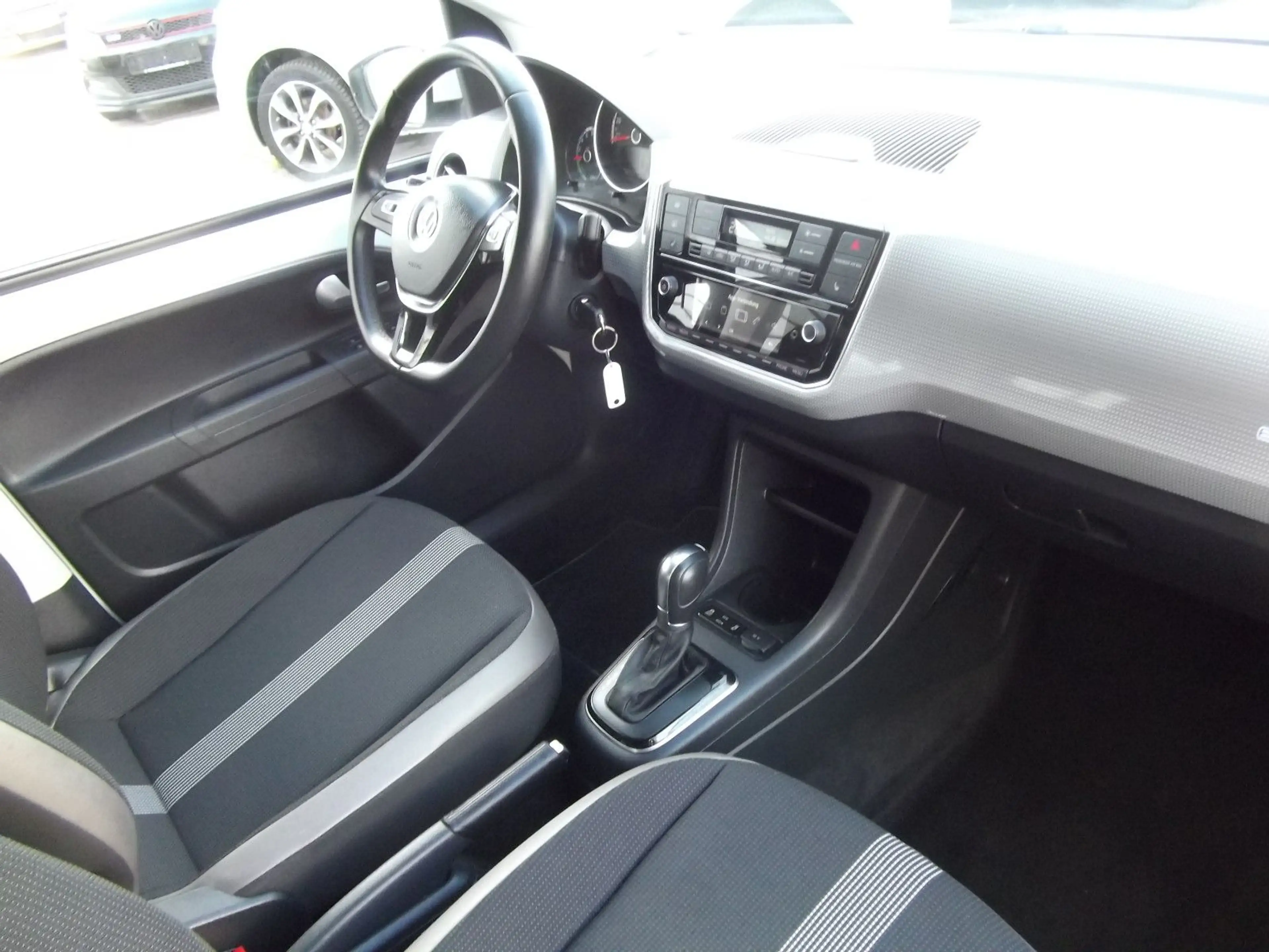 Volkswagen up! e-up! Automatik — photo 11
