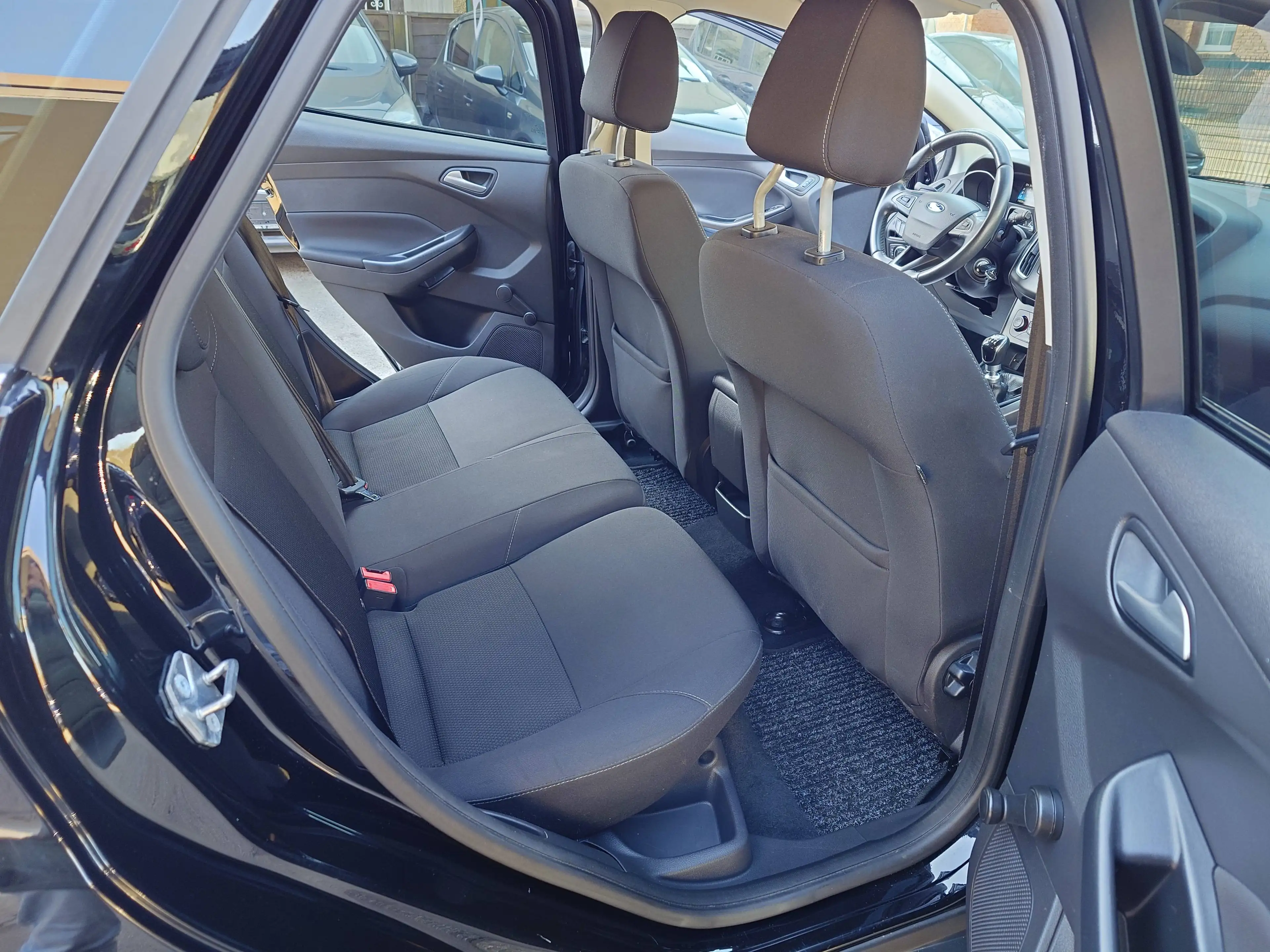 Ford Focus Business 1.0i KLIMA/TEMPOMAT/PDC/BLUETOOTH — photo 8
