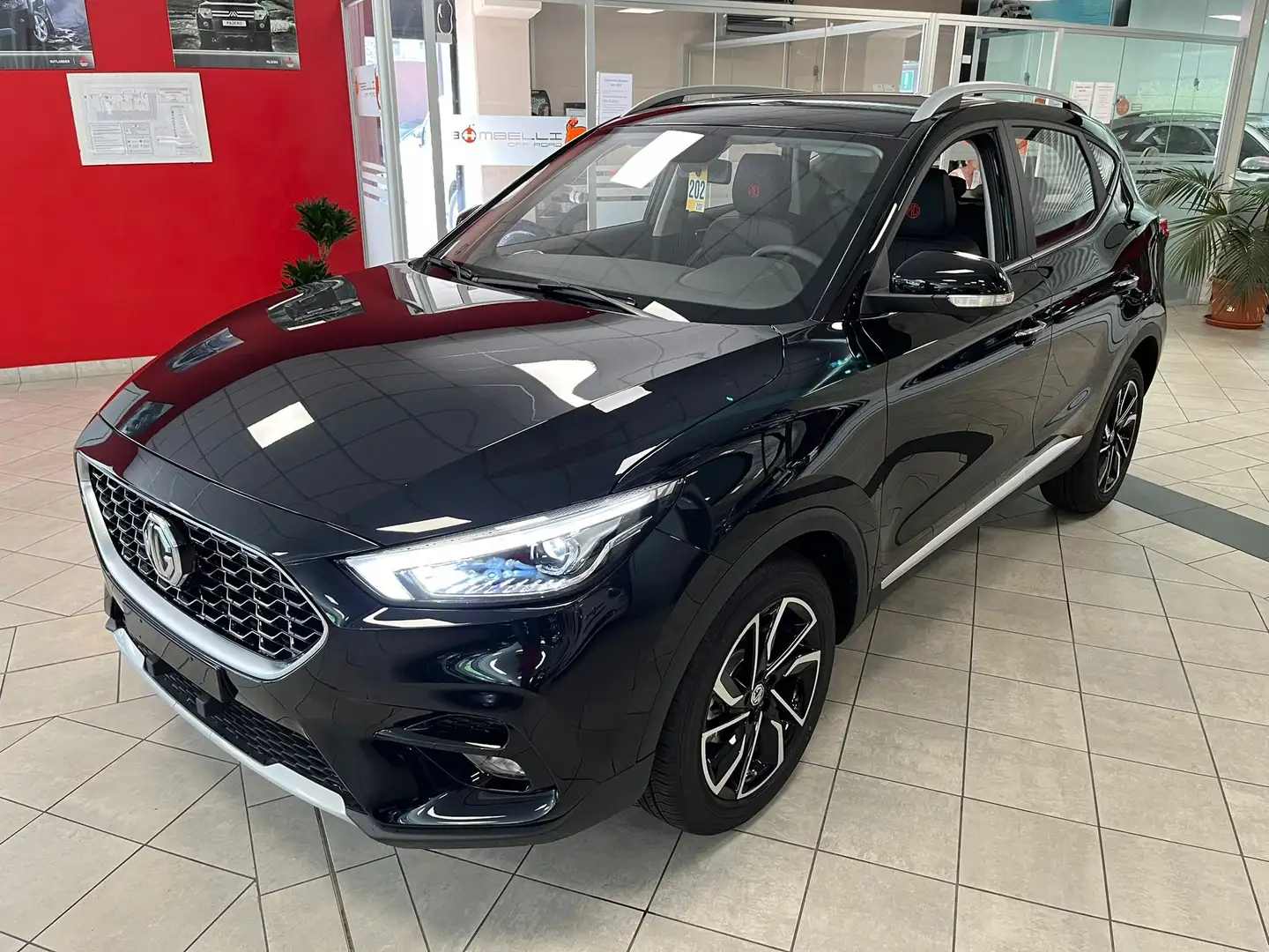 MG ZS 1.5 Luxury ADAS my25 18500€   km zero Noir - 2