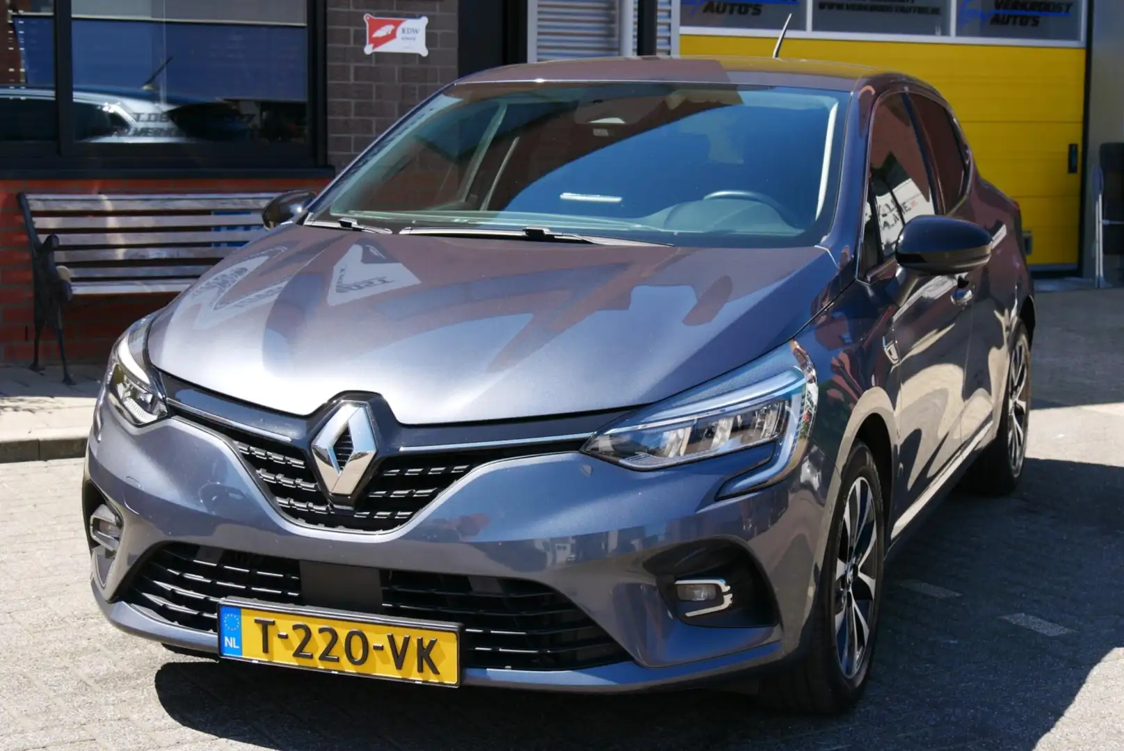 Renault Clio 1.3 TCe Intens. camera. navigation. leder/alcantar Grijs - 2