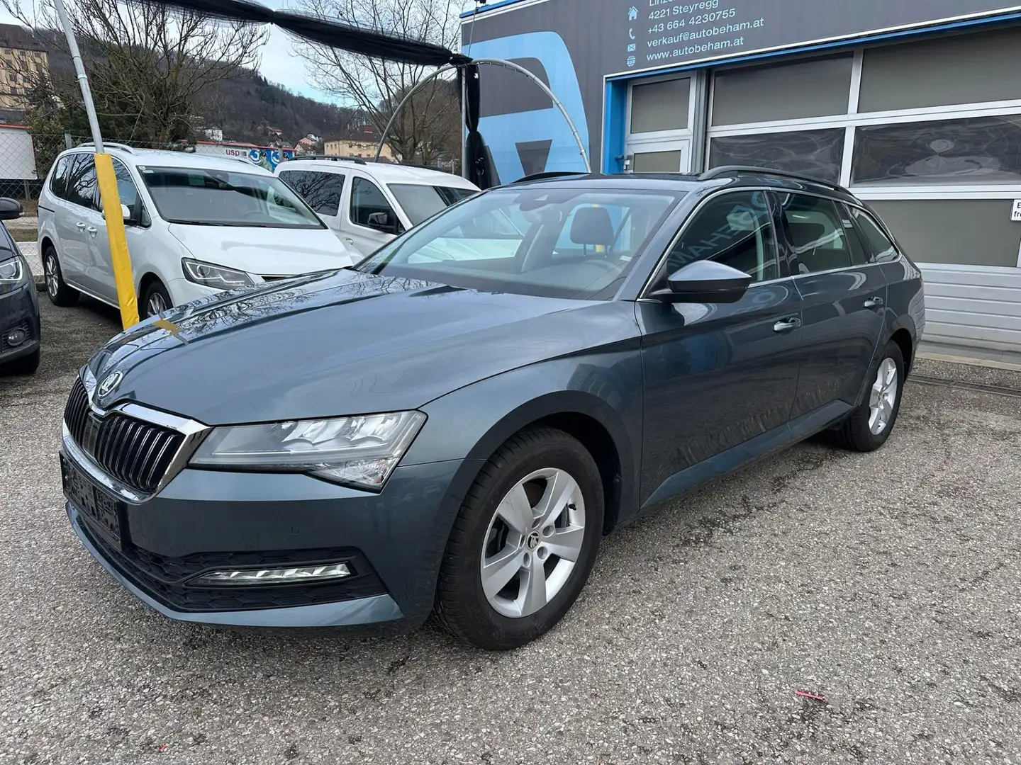 Skoda Superb Kombi 2,0 TDI Ambition DSG LED-Carplay Grau - 1