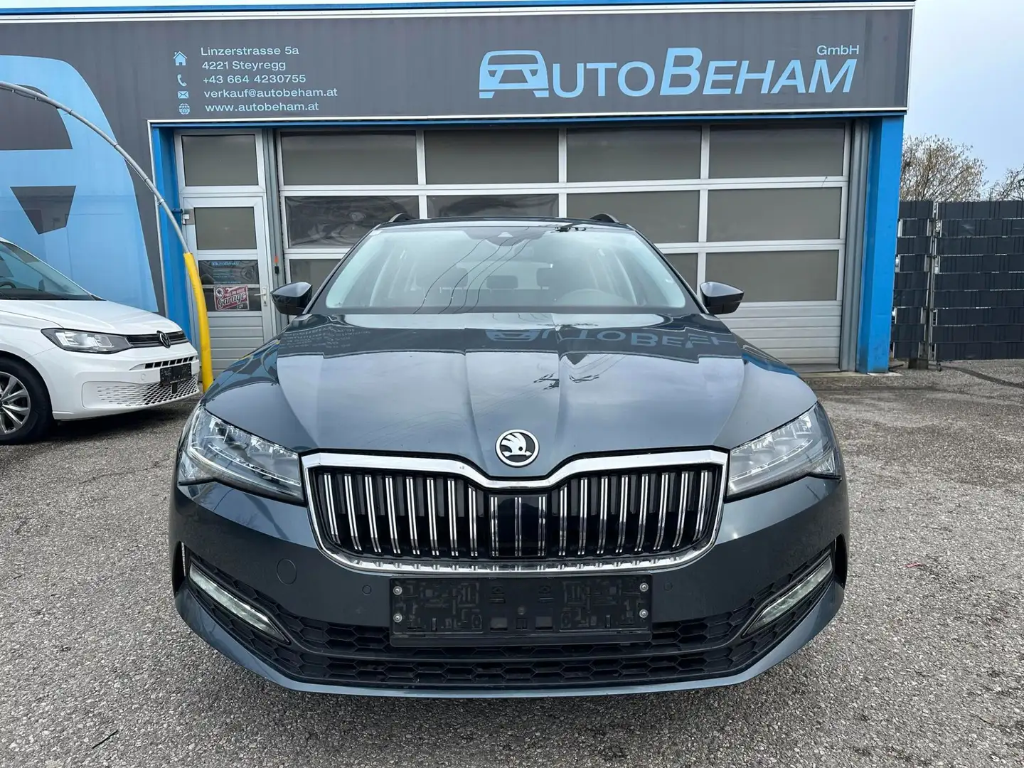 Skoda Superb Kombi 2,0 TDI Ambition DSG LED-Carplay Grau - 2