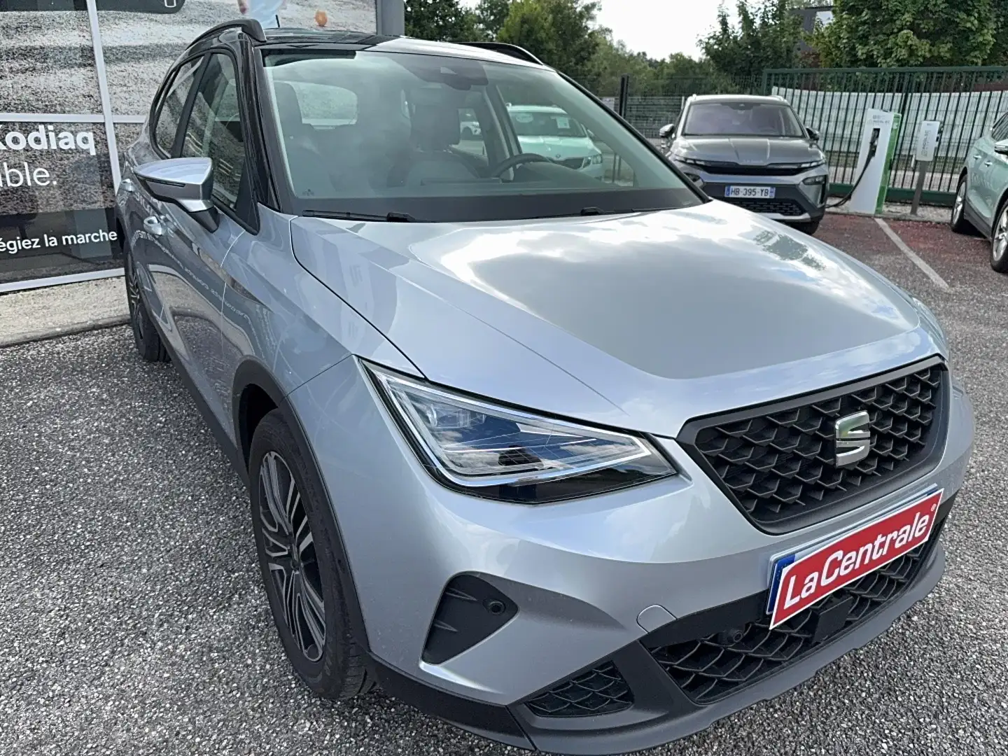 SEAT Arona Arona 1.0 TSI 95 ch Start/Stop BVM5 Grijs - 2