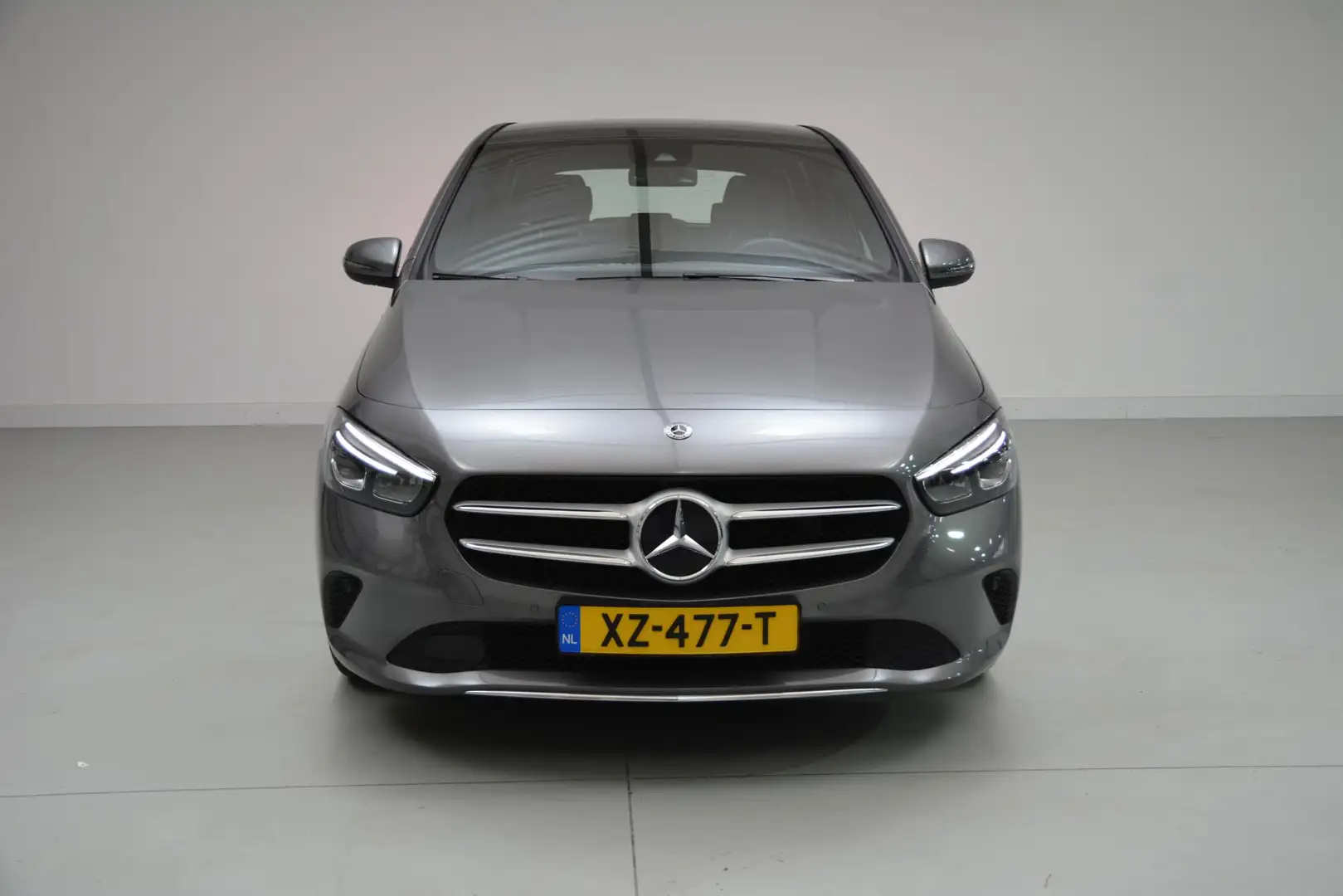 Mercedes-Benz B 180 Launch Edition 136 PK | Automaat | Navigatie | Ach Grijs - 2