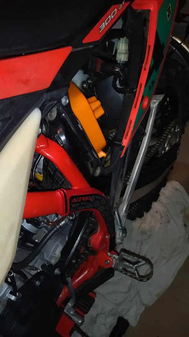Beta RR 300 Enduro Rosso - 1