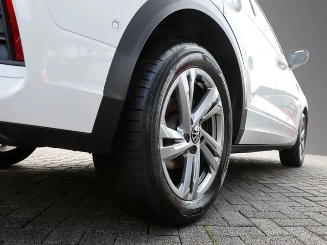 Volkswagen T-Roc view 7