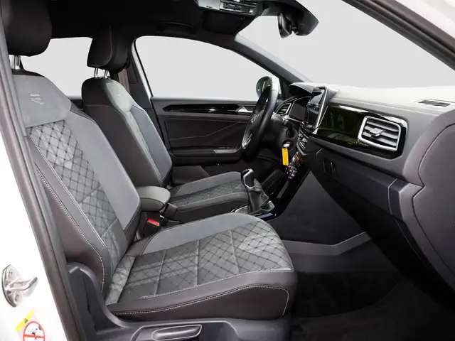Volkswagen T-Roc view 9