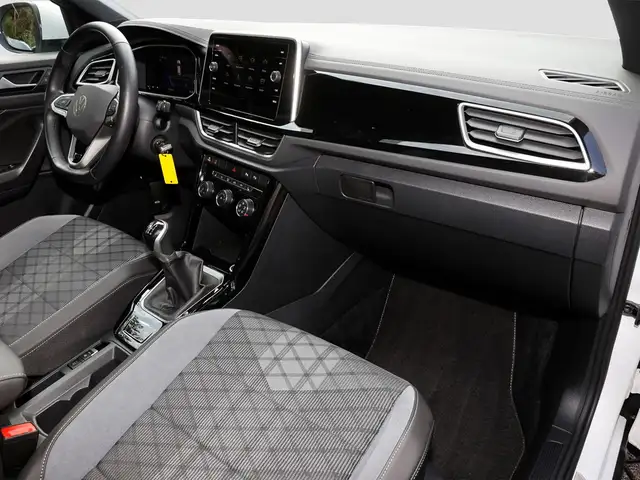 Volkswagen T-Roc view 10