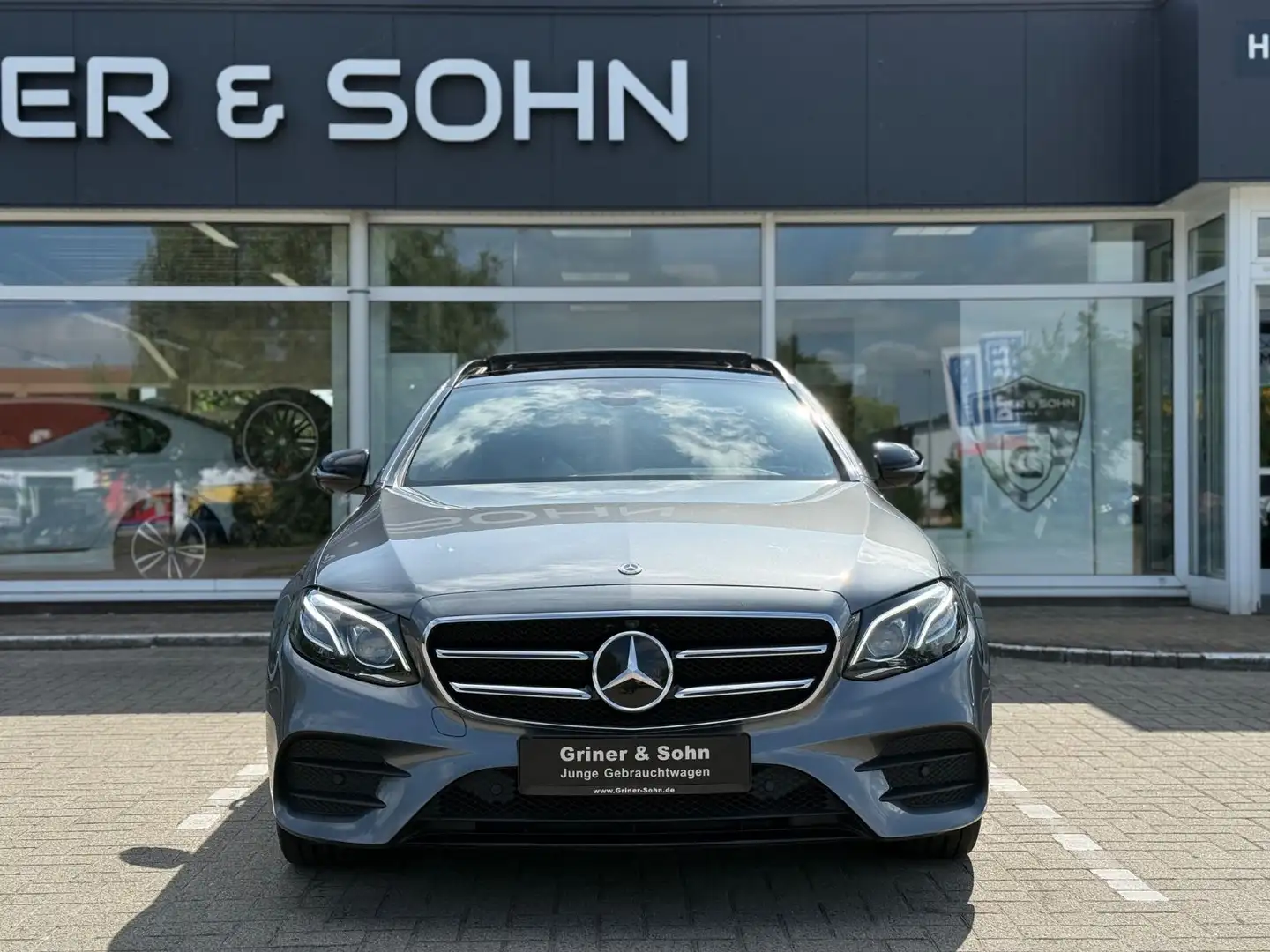 Mercedes-Benz E 300 de,AMG,Night,Wide,Burm,Pano,360,Distr,T-Win Grau - 2