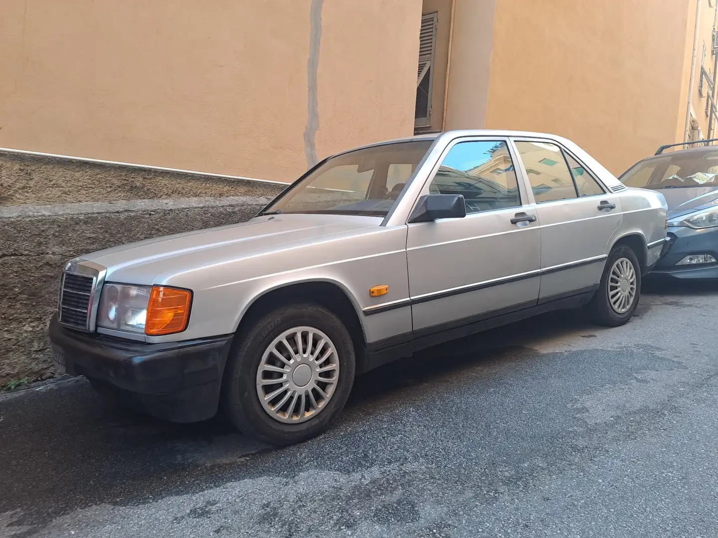 Mercedes-Benz 190 2.0 E 122cv - 1
