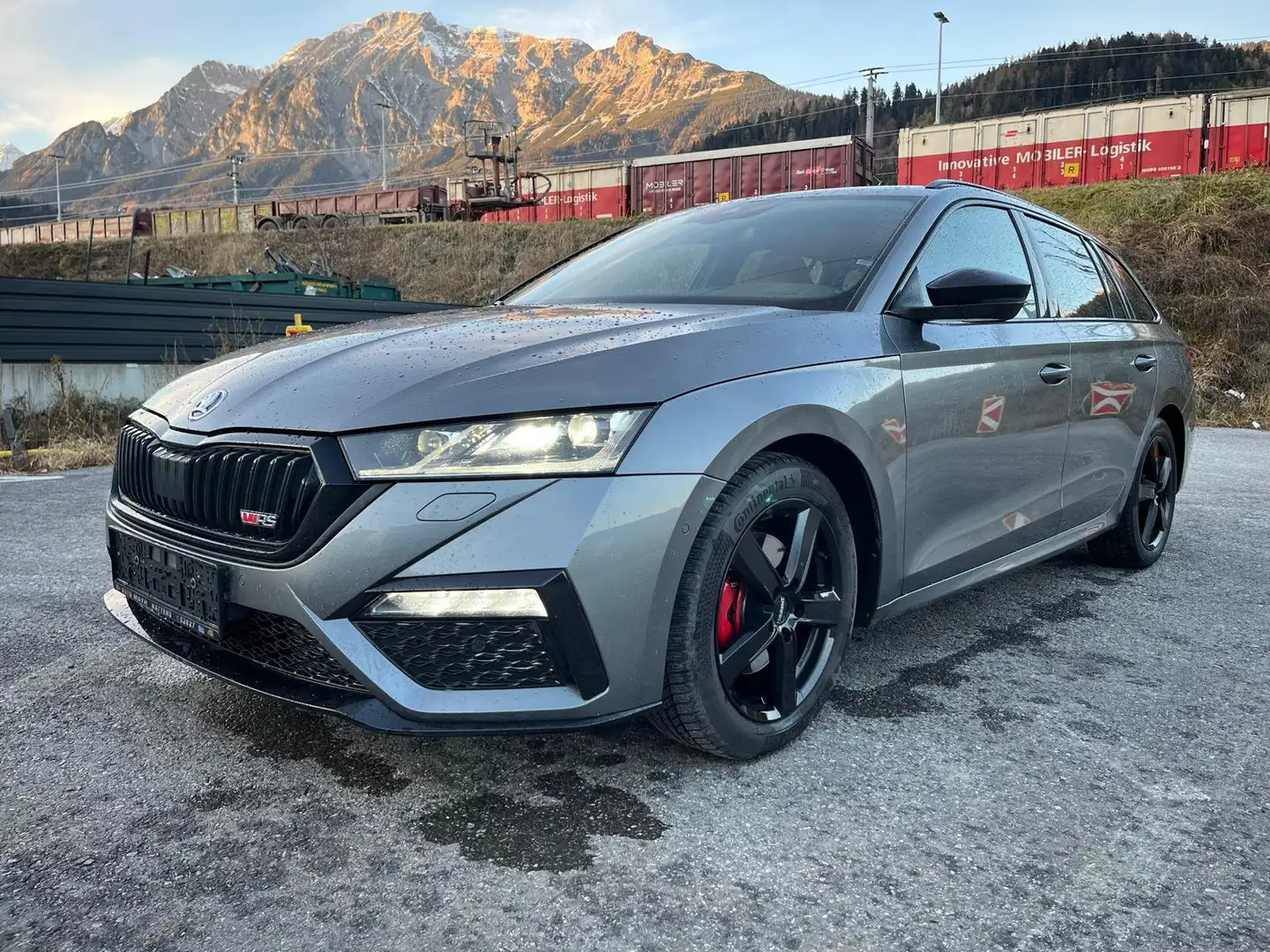 Skoda Octavia 2,0 TDI RS 4x4 DSG Grau - 1