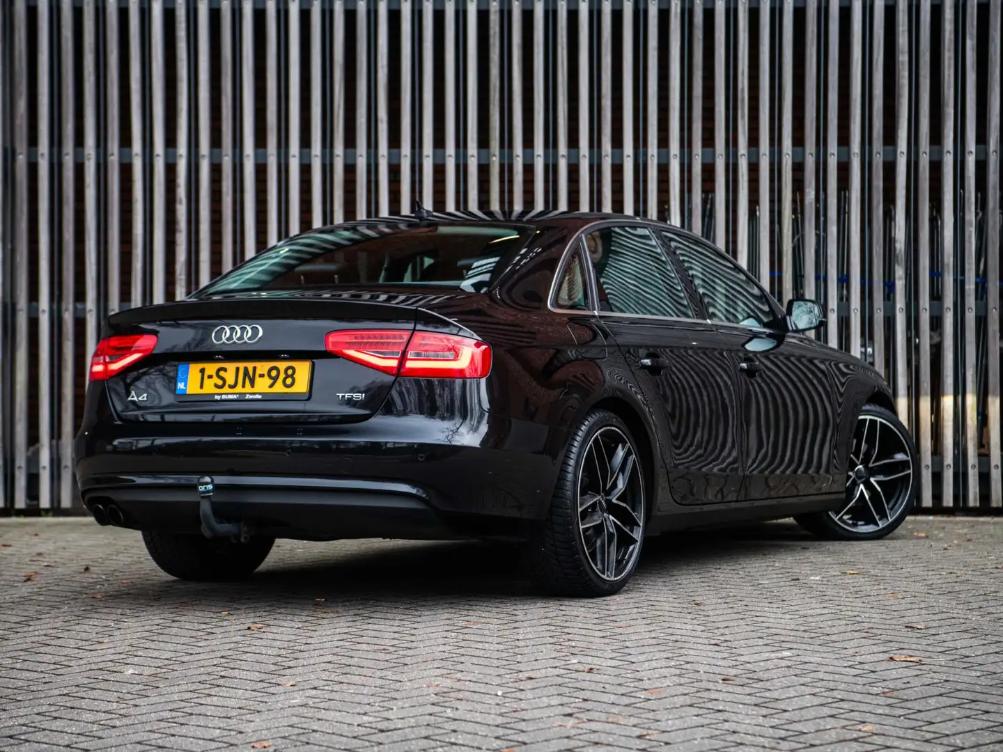 Audi A4 Limousine 1.8 TFSi 170pk H6 Edition |NL-AUTO| Navi Zwart - 2