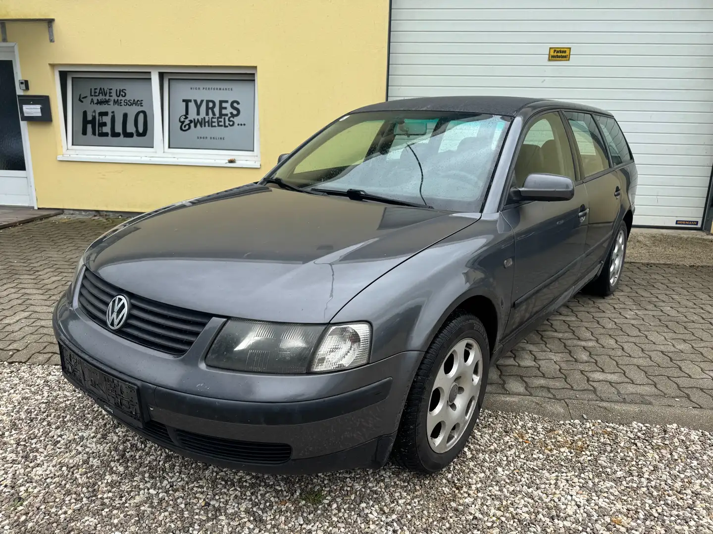 Volkswagen Passat Variant 1,8 T Highline *** Gris - 1