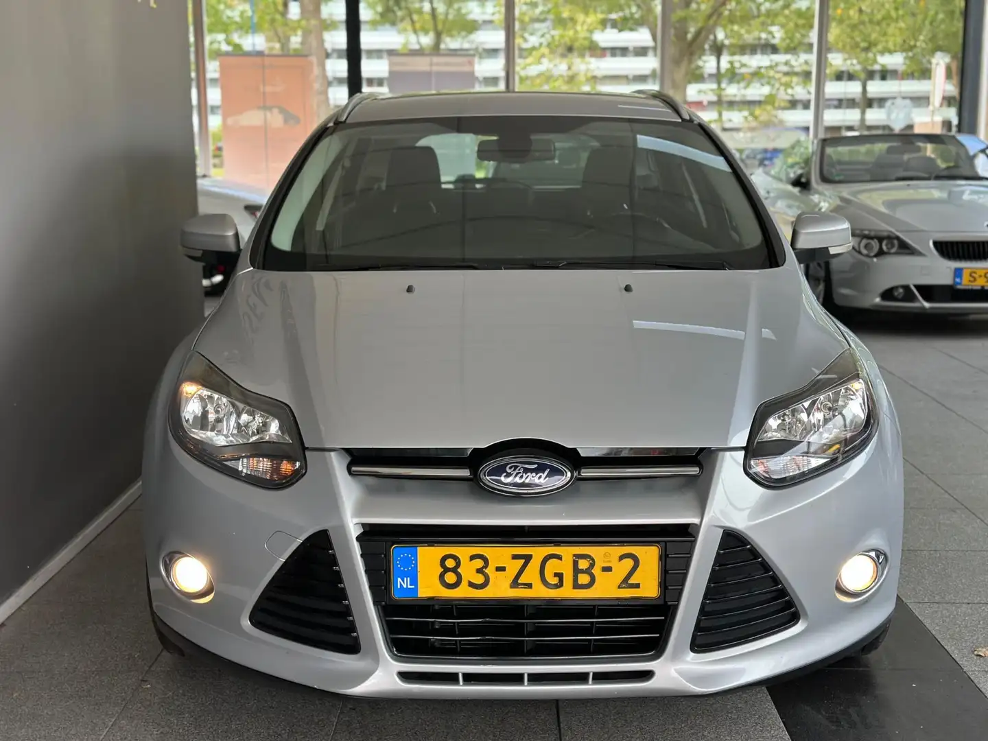 Ford Focus Wagon 1.0 EcoBoost Titanium| PDC| Start-Stop Grijs - 2