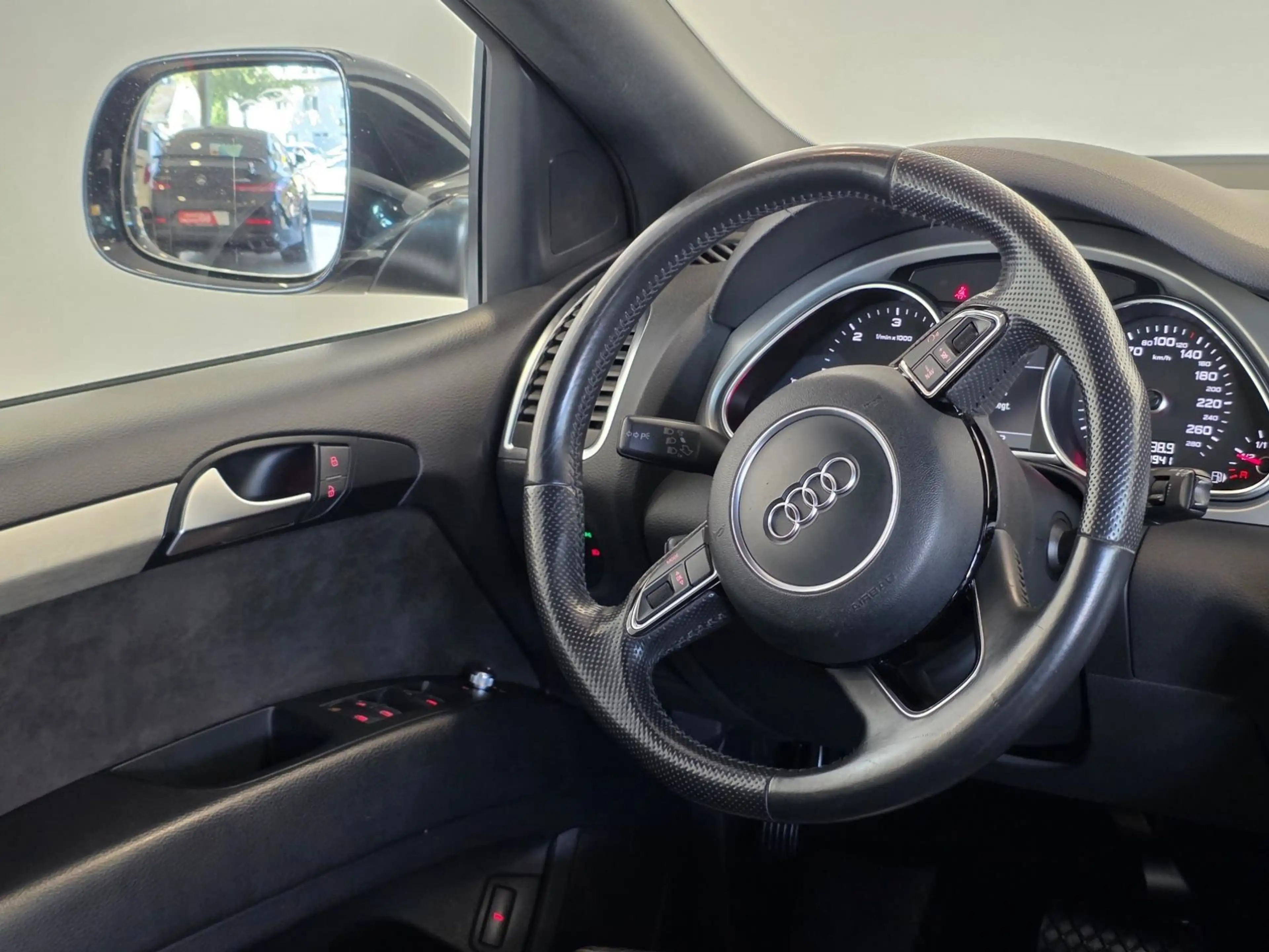 Audi Q7 3.0 TDI Quattro S-Line V12-Paket 7-Sitze 1-HD — photo 6