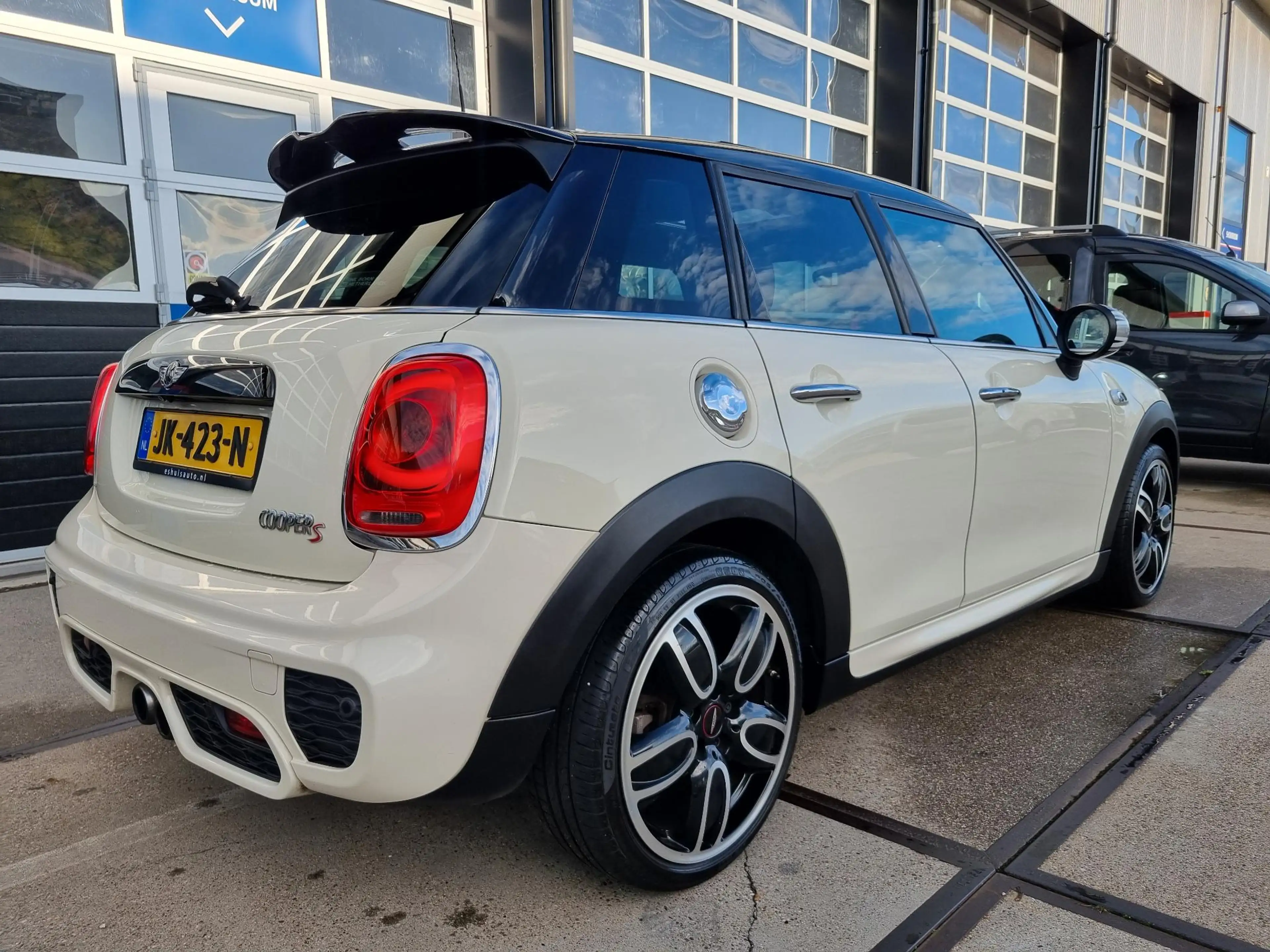 MINI Cooper S 5-Deurs 2.0 Serious Business Aut. SPORTLEER / PANO — photo 3