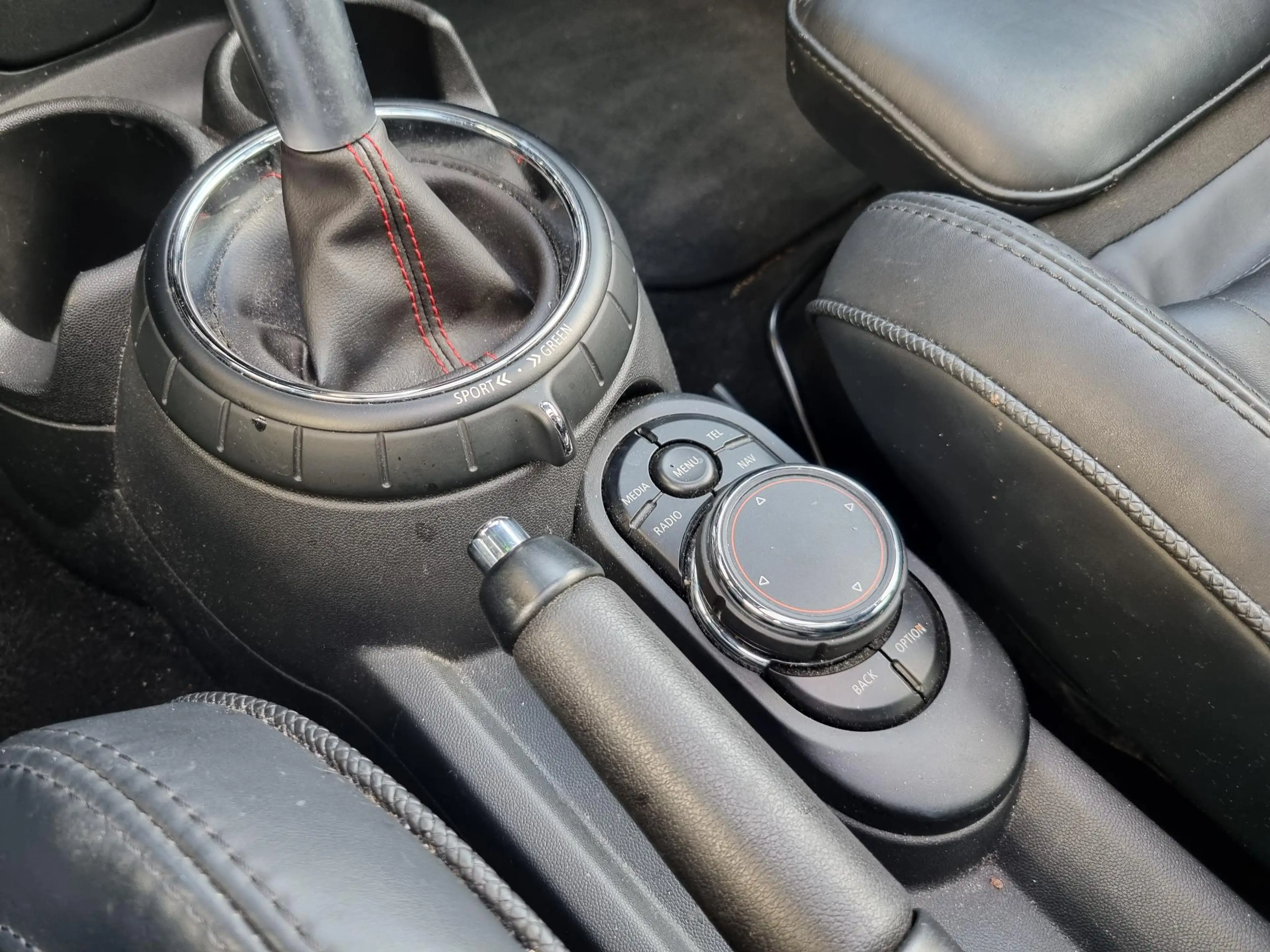 MINI Cooper S 5-Deurs 2.0 Serious Business Aut. SPORTLEER / PANO — photo 13
