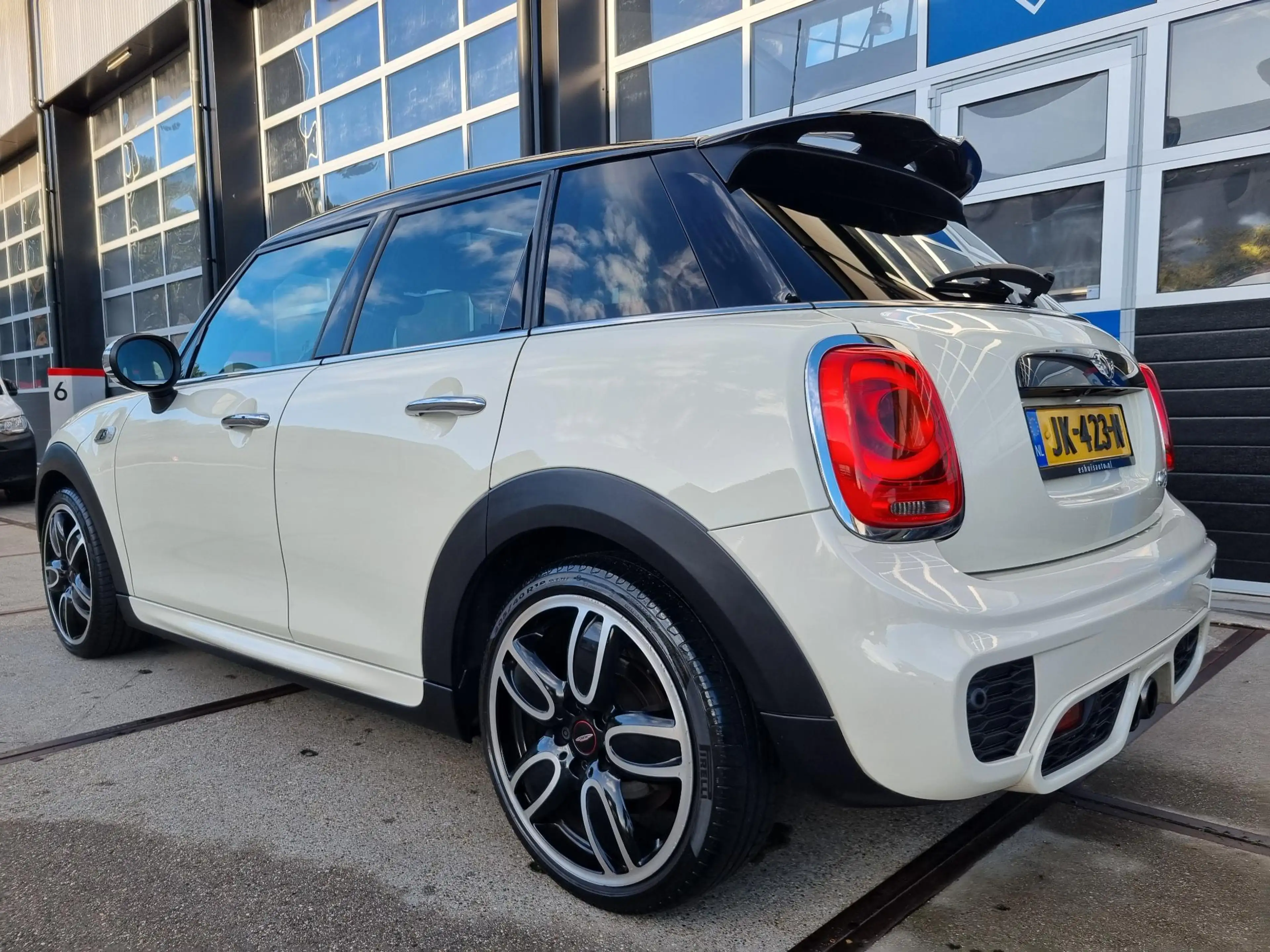MINI Cooper S 5-Deurs 2.0 Serious Business Aut. SPORTLEER / PANO — photo 31