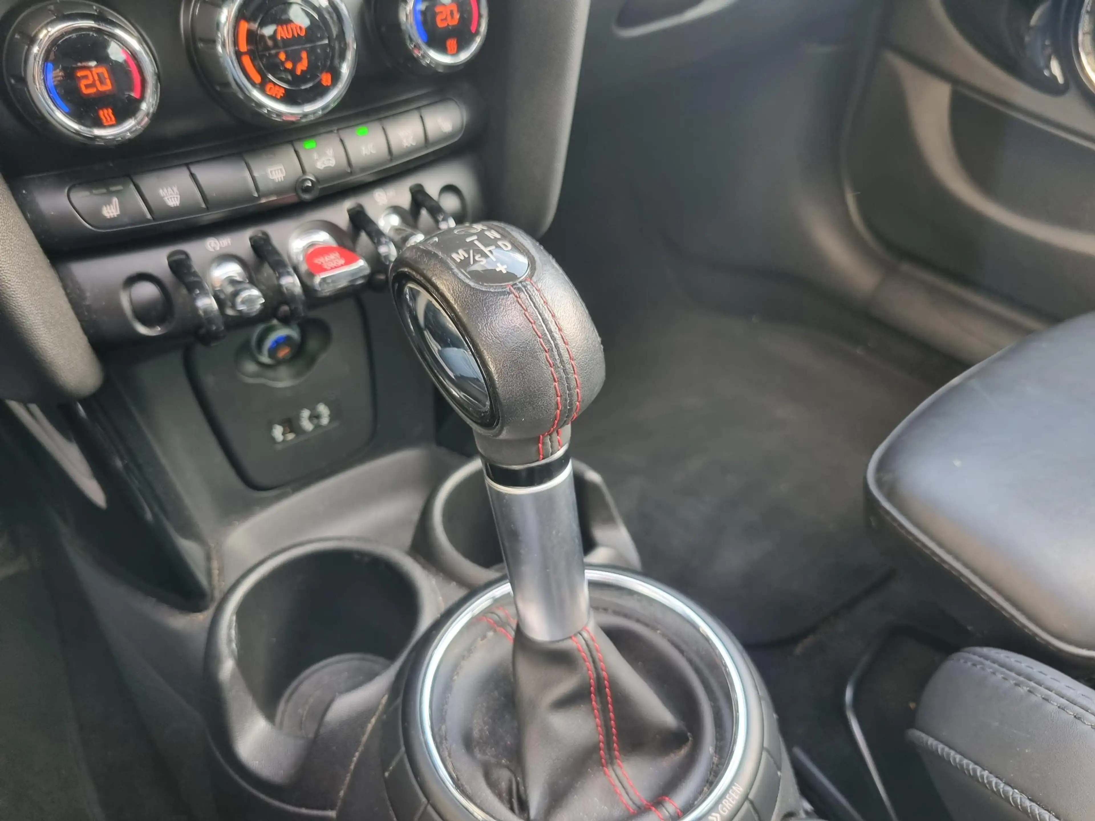 MINI Cooper S 5-Deurs 2.0 Serious Business Aut. SPORTLEER / PANO — photo 14