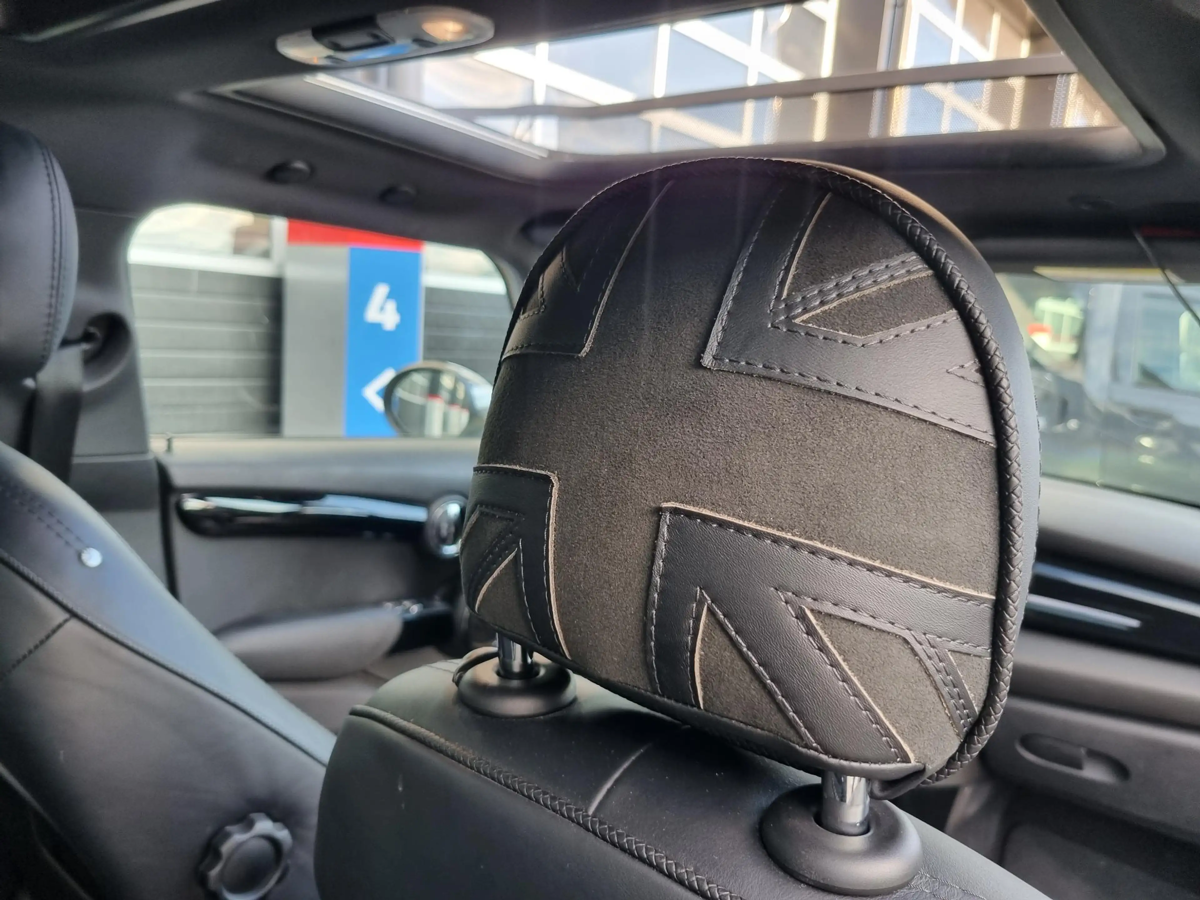MINI Cooper S 5-Deurs 2.0 Serious Business Aut. SPORTLEER / PANO — photo 11