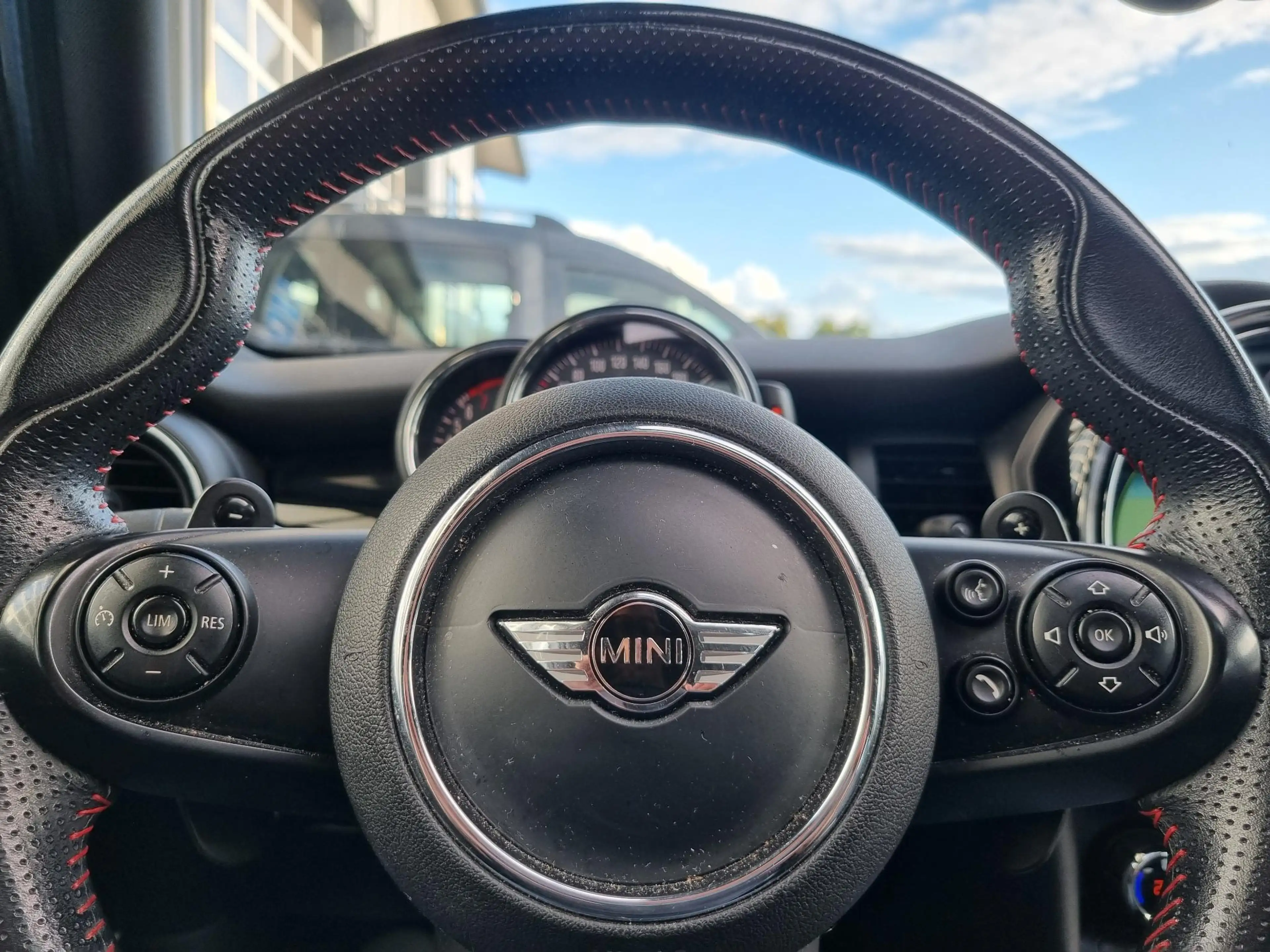 MINI Cooper S 5-Deurs 2.0 Serious Business Aut. SPORTLEER / PANO — photo 6