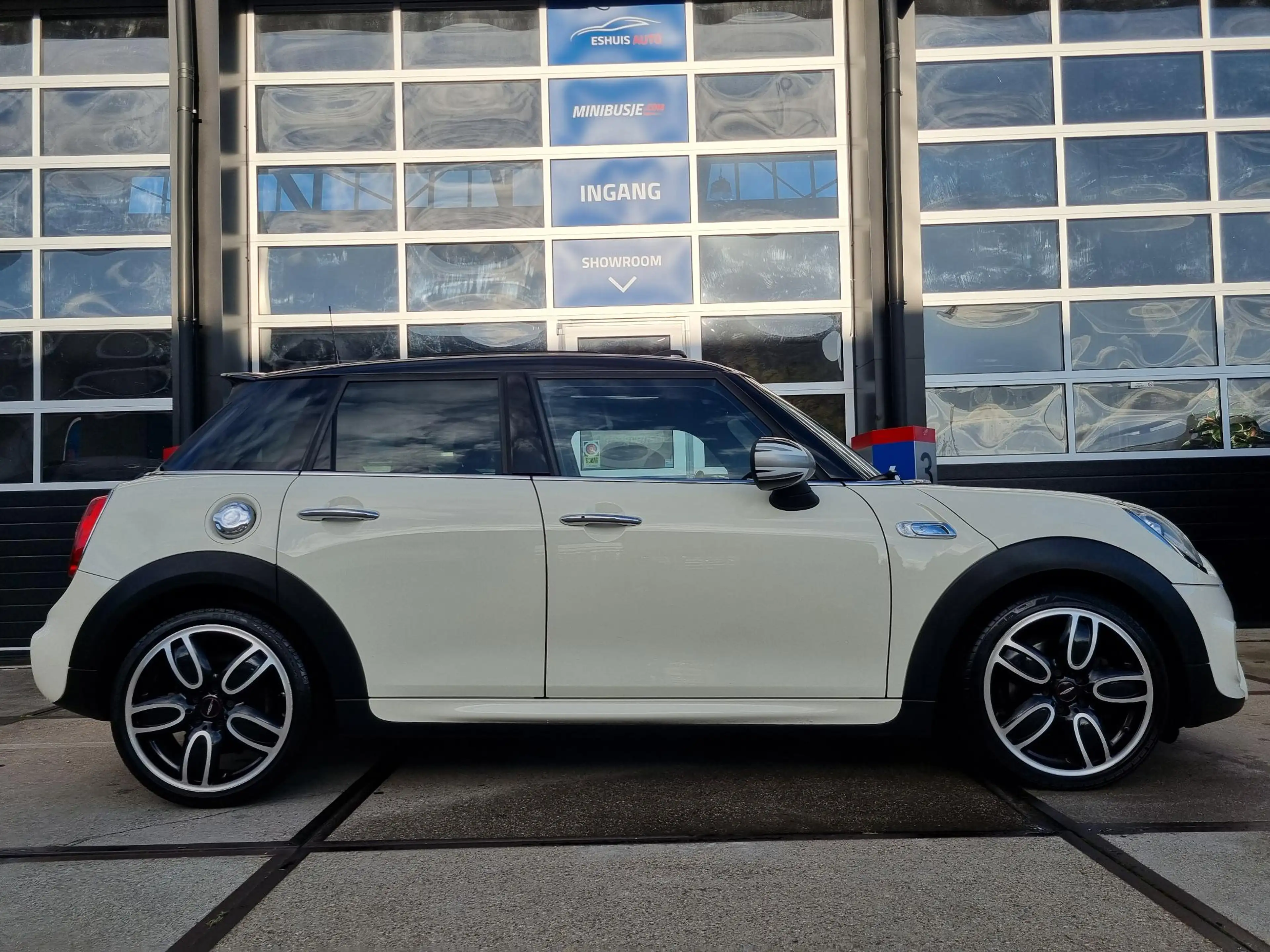 MINI Cooper S 5-Deurs 2.0 Serious Business Aut. SPORTLEER / PANO — photo 4
