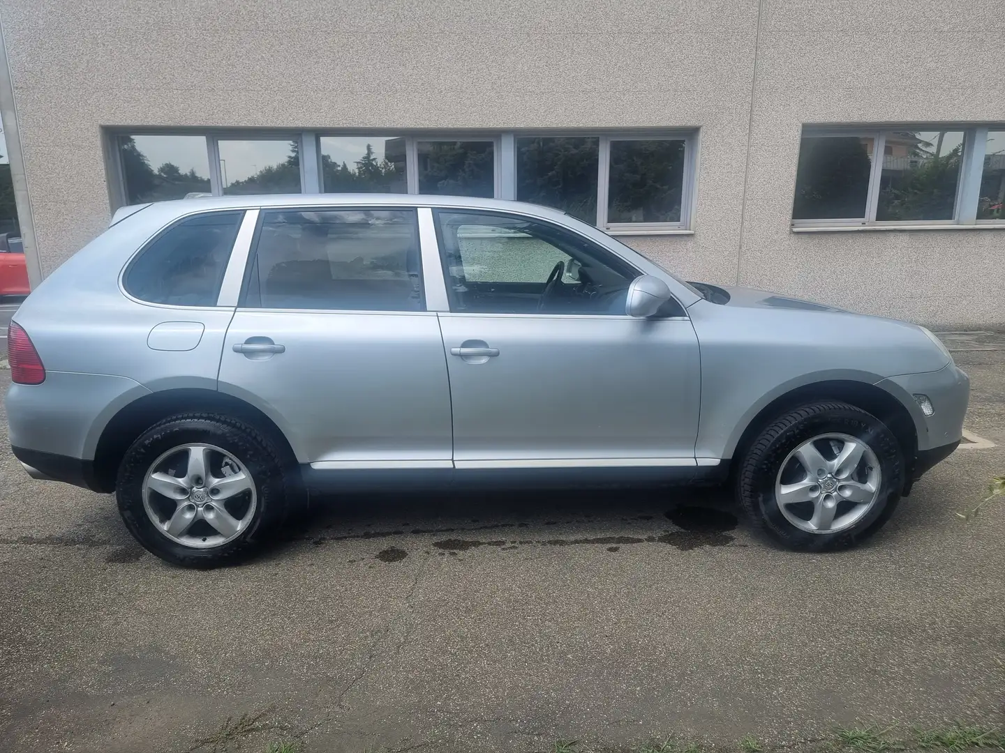 Porsche Cayenne S Срібний - 2