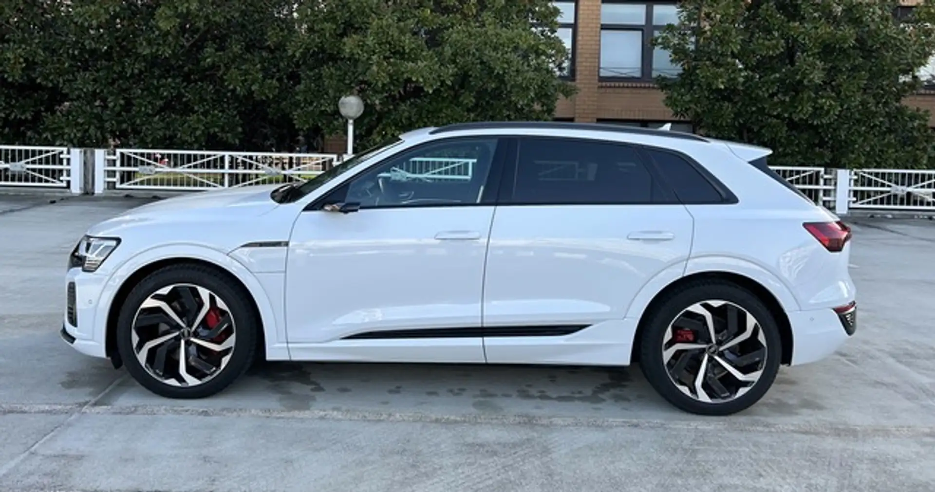 Audi Q8 e-tron 55 quattro S line NP:110T¤ Weiß - 2