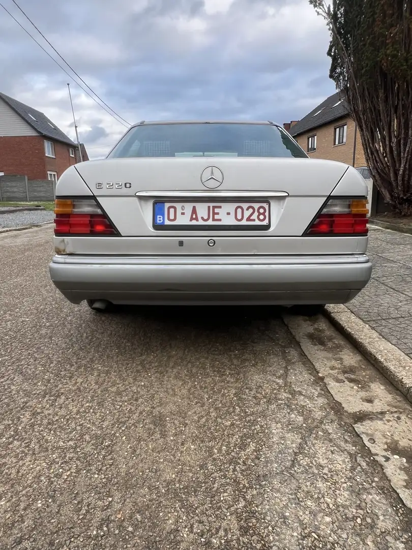 Mercedes-Benz E 220 Benzine - 1