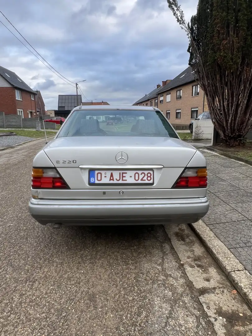 Mercedes-Benz E 220 Benzine - 2