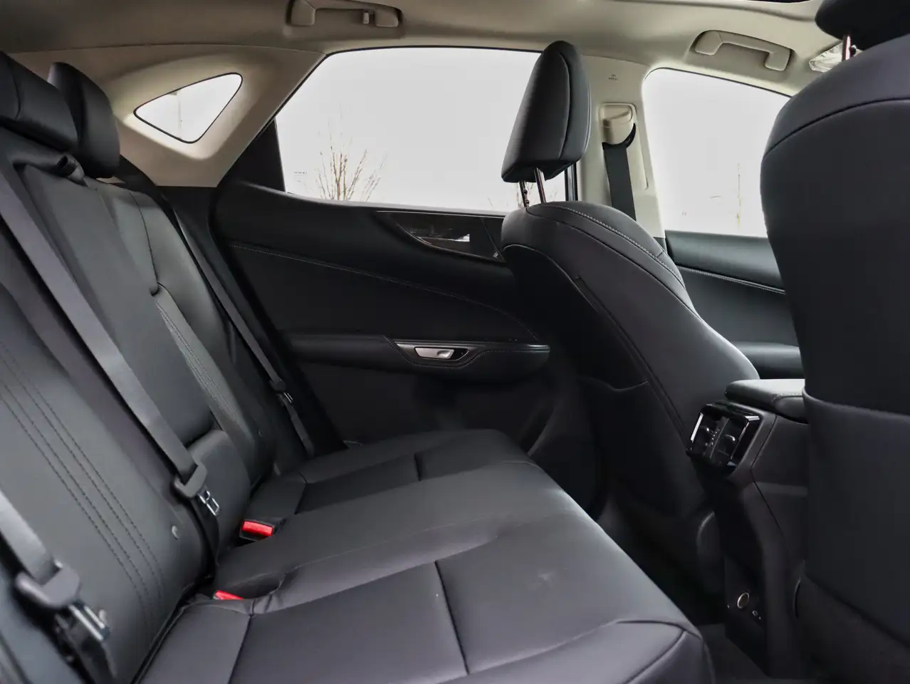Lexus NX fotografie Lexus NX