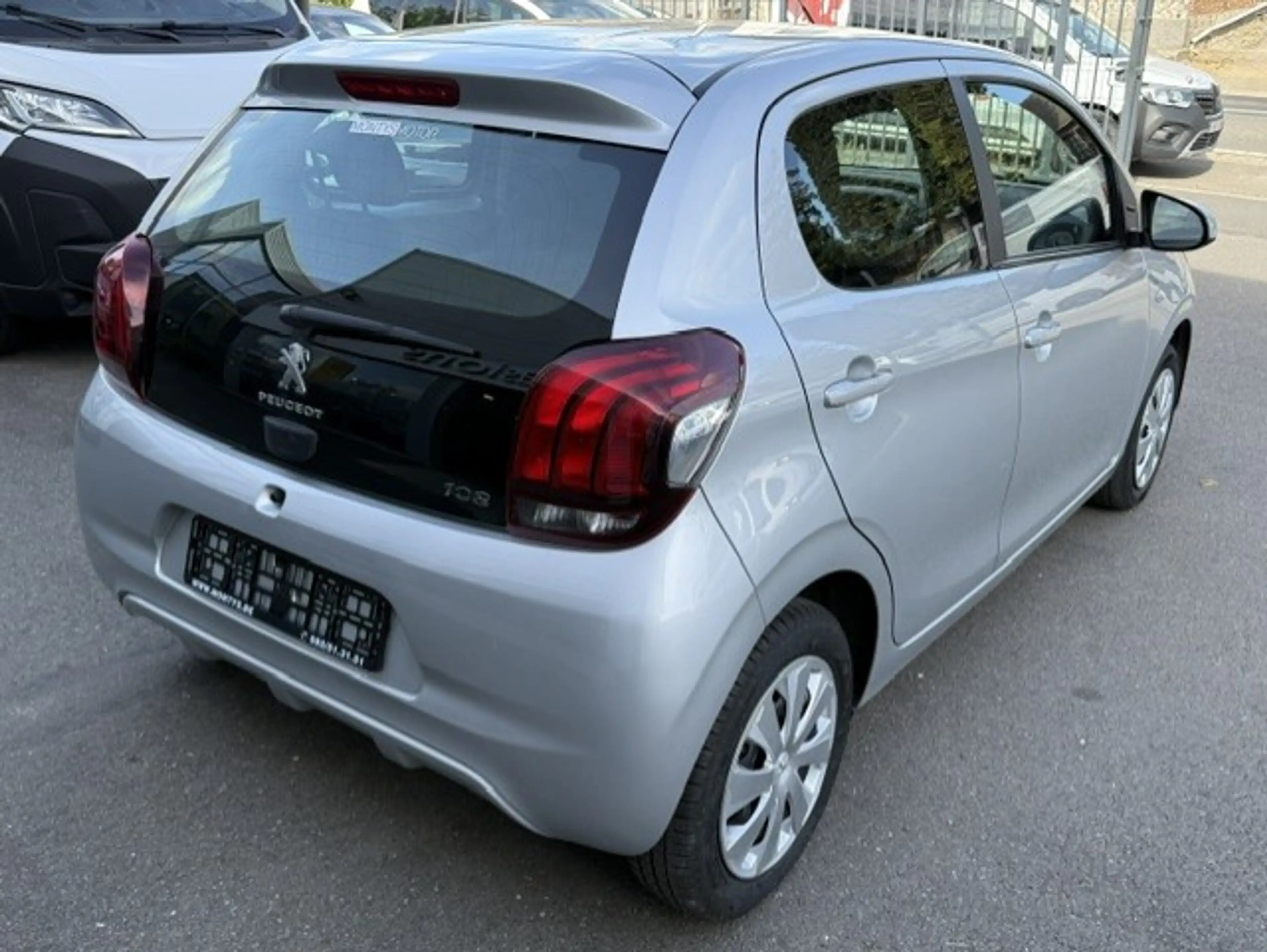Peugeot 108 108 1.0 VTi Top! Allure S — photo 3