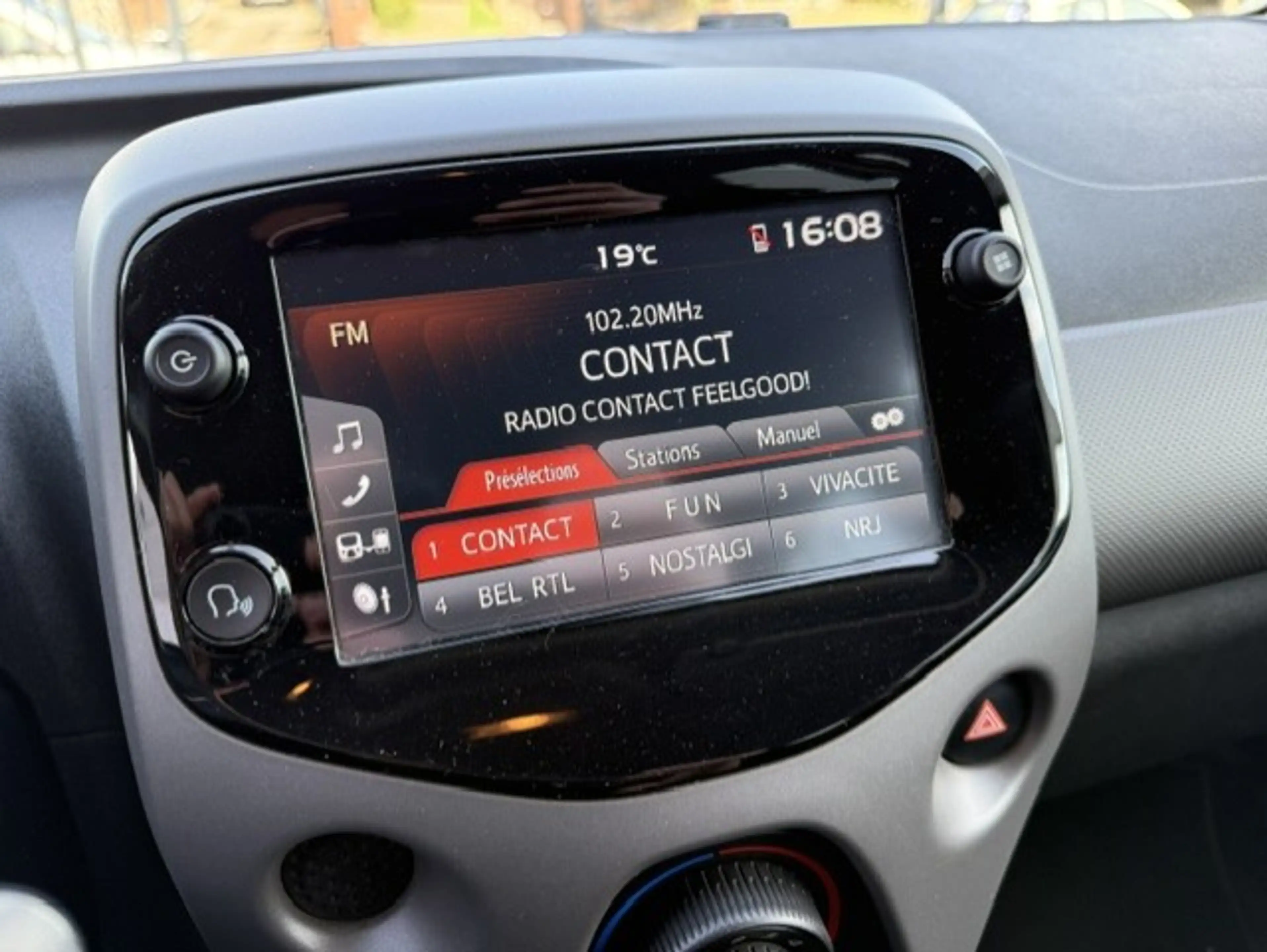 Peugeot 108 108 1.0 VTi Top! Allure S — photo 10