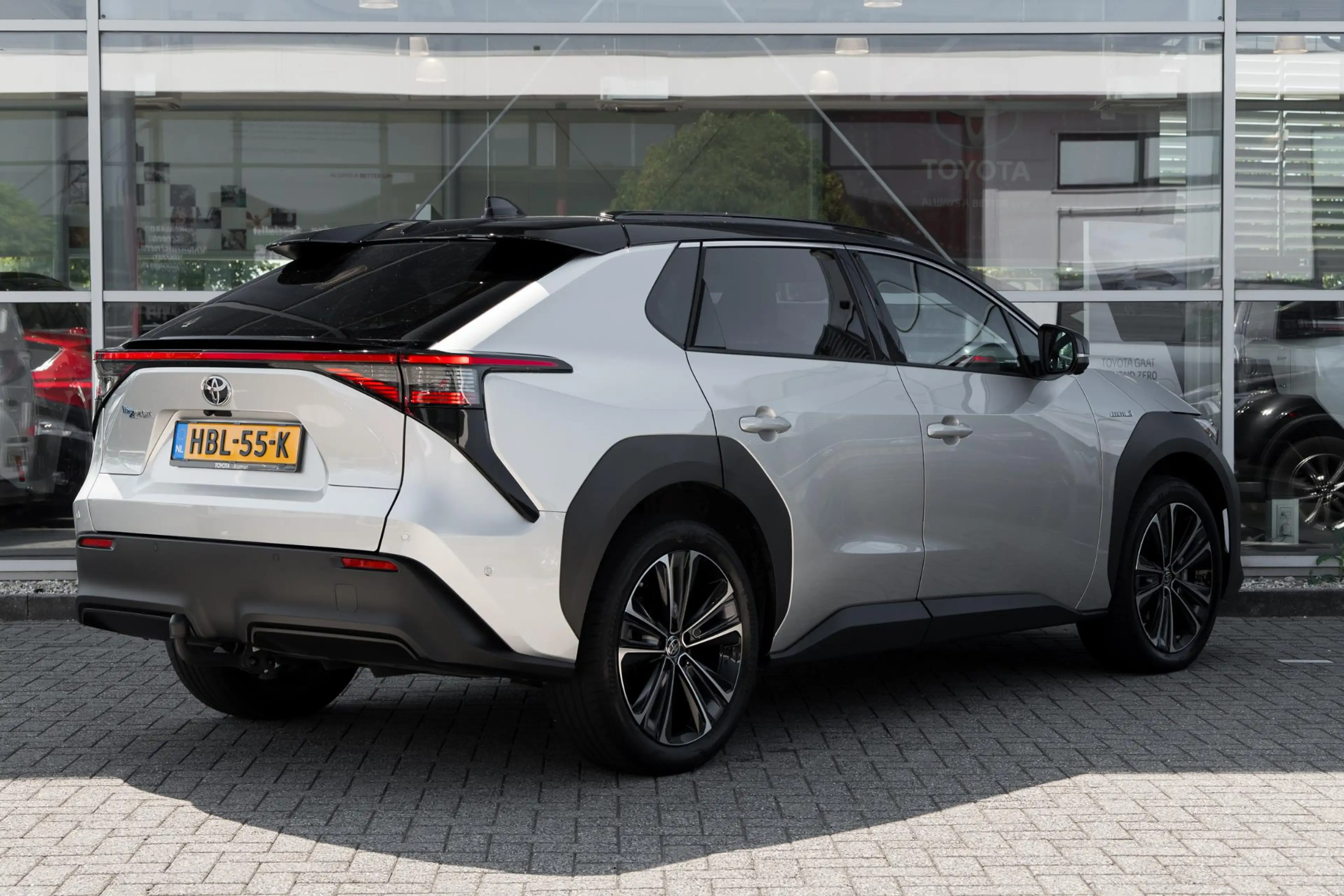 Toyota bZ4X Premium 71 kWh — photo 2