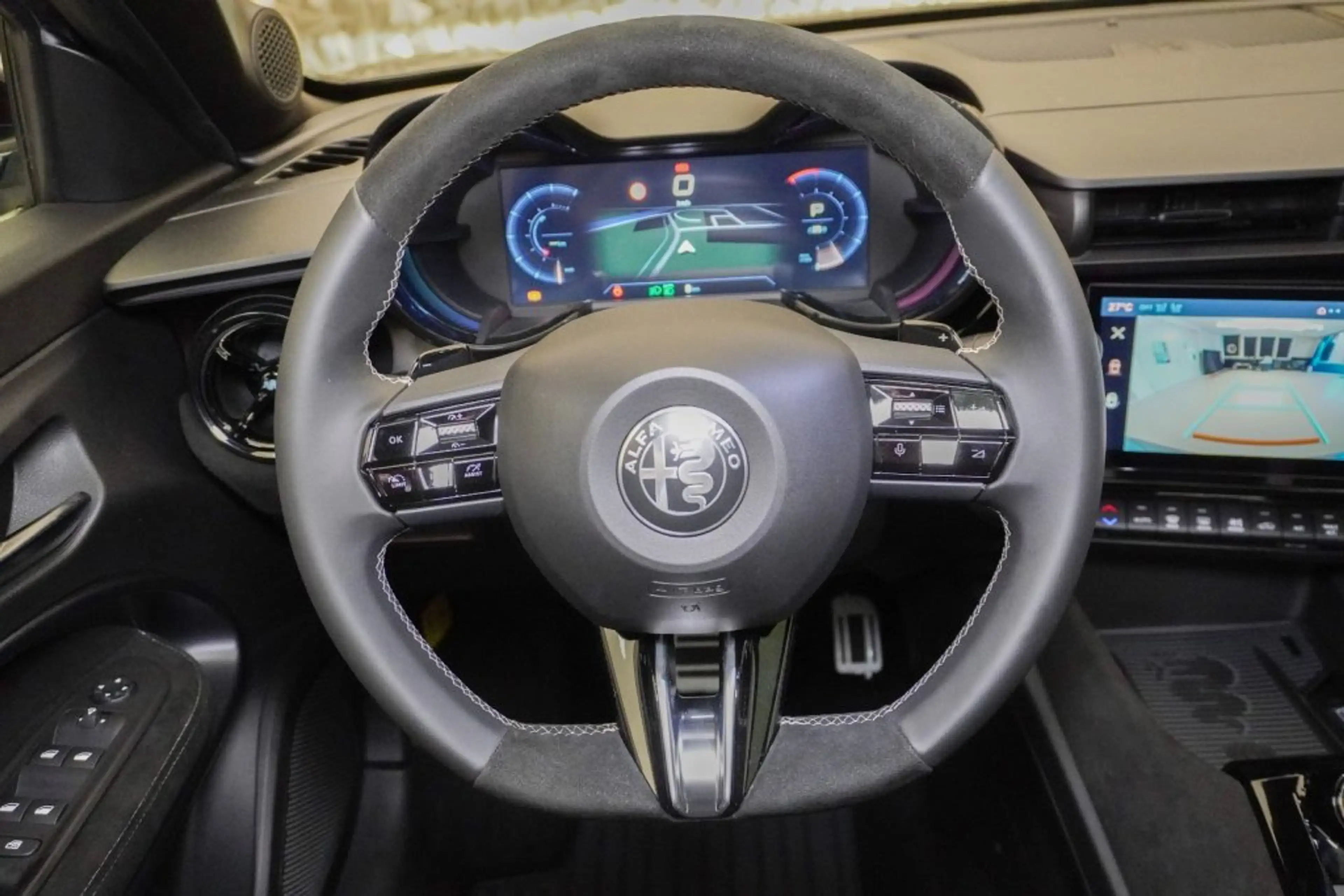 Alfa Romeo Junior IBR Q4 SPORT SPEC 145HP — photo 13