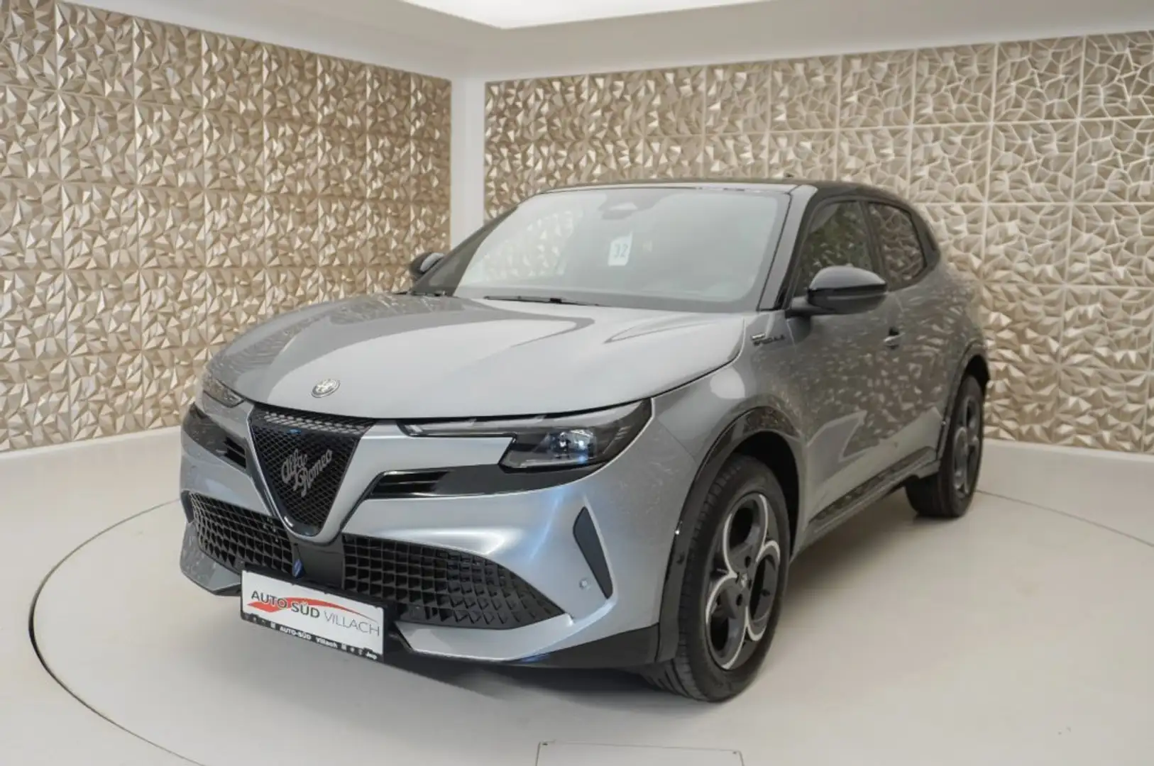 Alfa Romeo Junior IBR Q4 SPORT SPEC 145HP Grau - 2